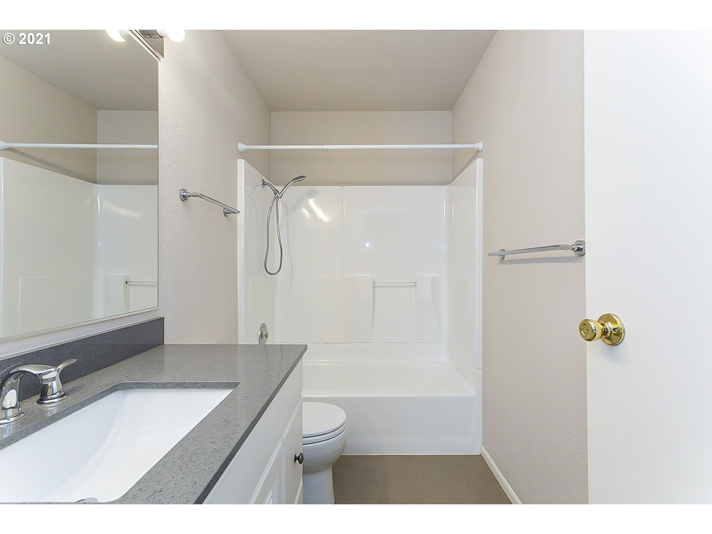 Photo #4: 21387970 Listing 