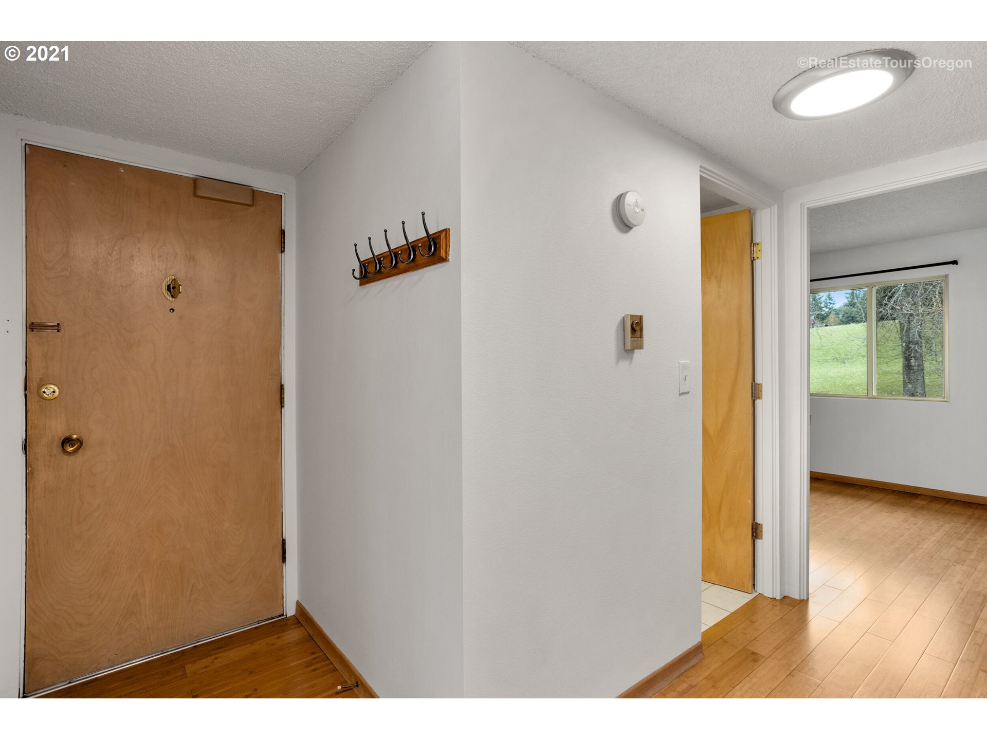 Photo #4: 21390423 Listing 