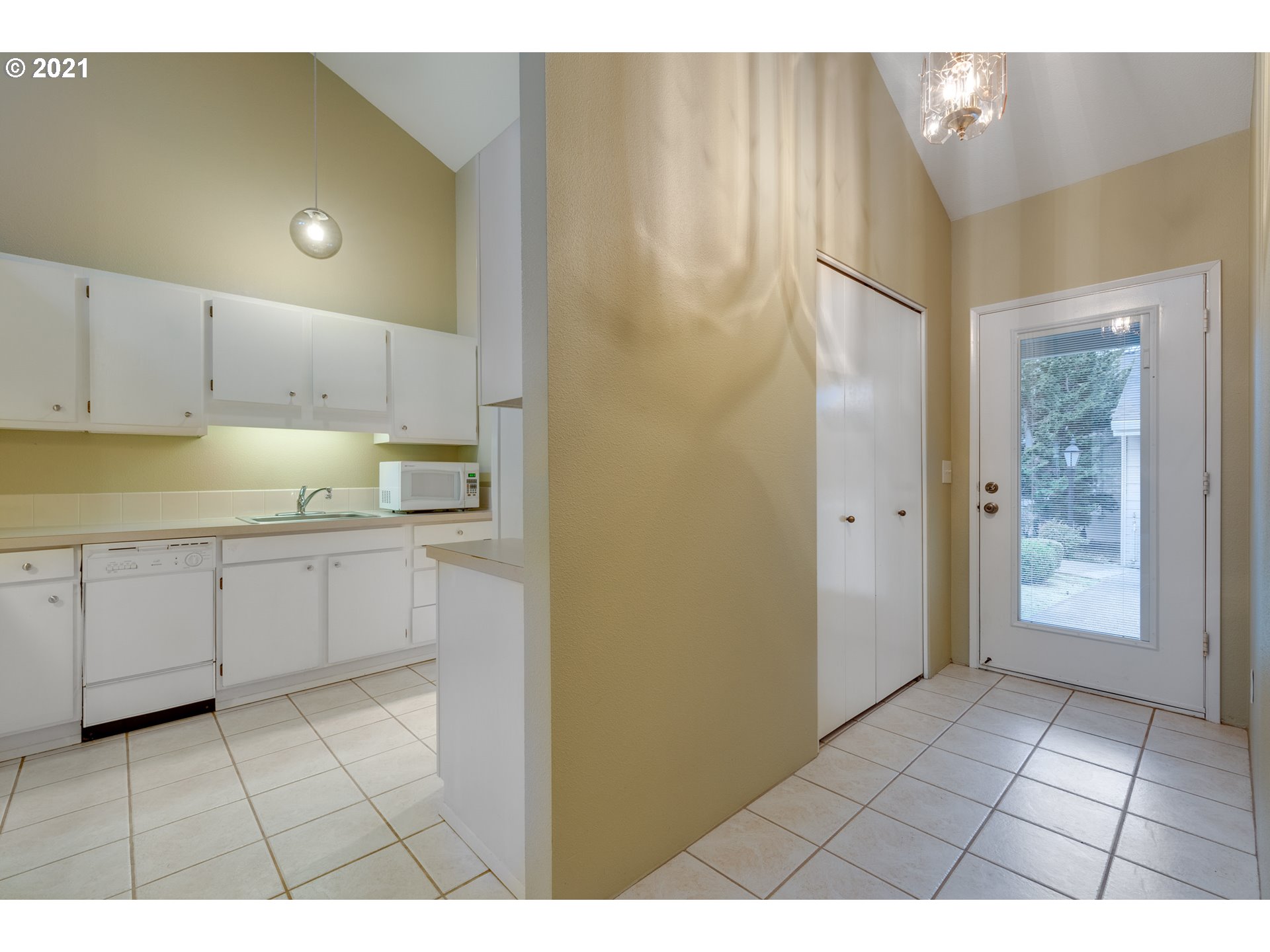 Photo #4: 21392719 Listing 