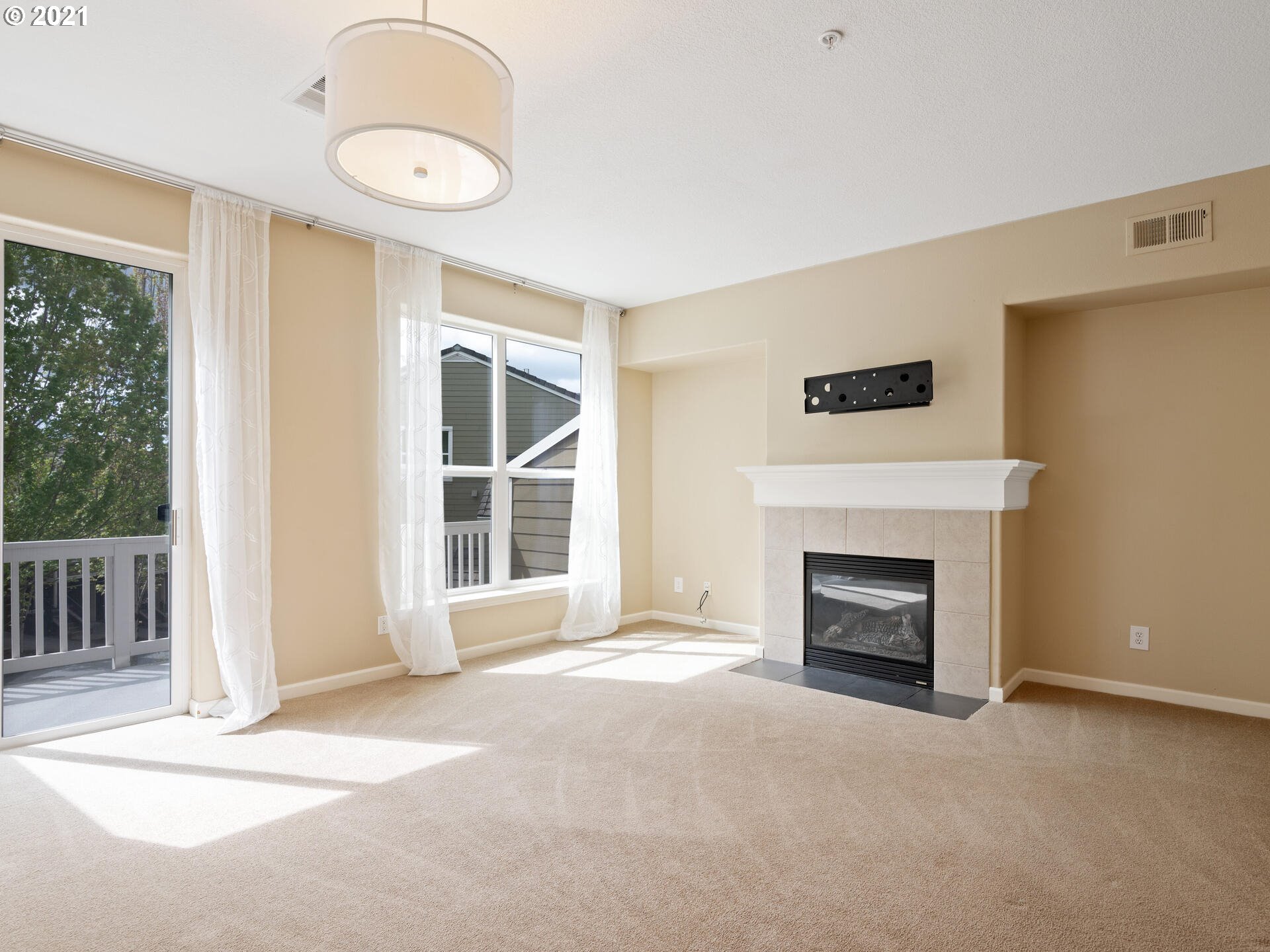 Photo #5: 21394439 Listing 
