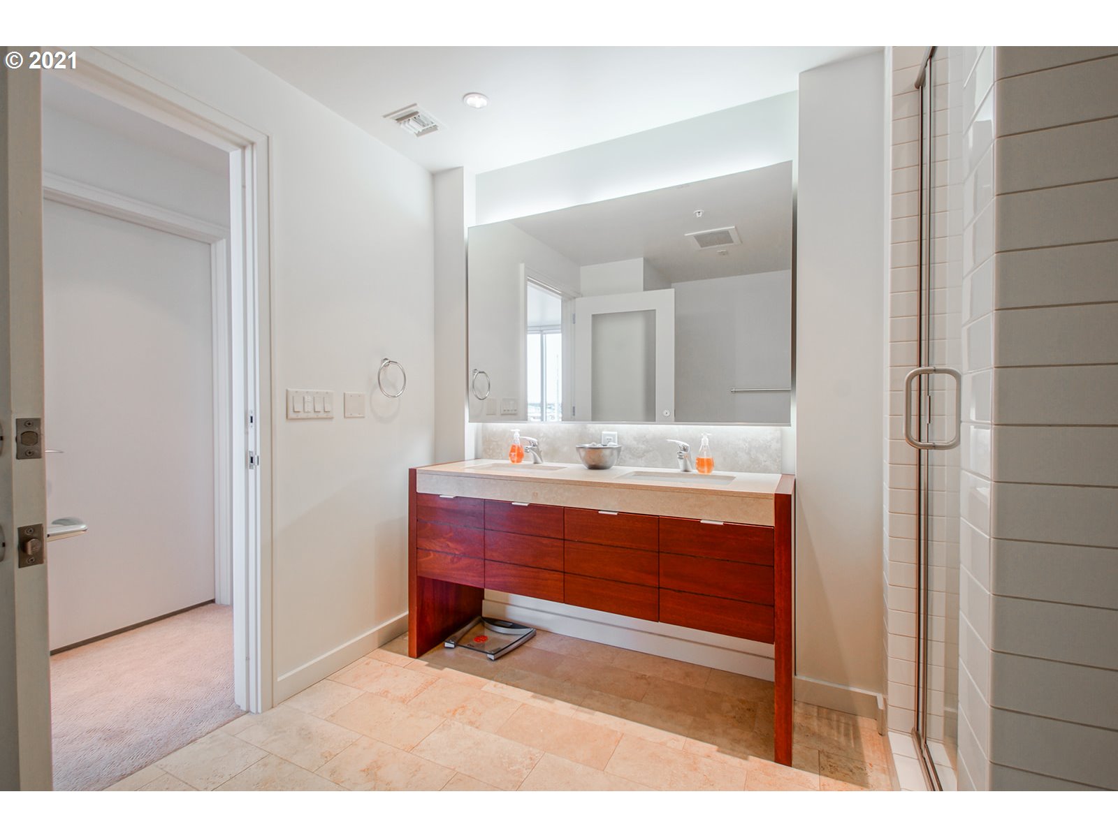 Photo #5: 21394711 Listing 