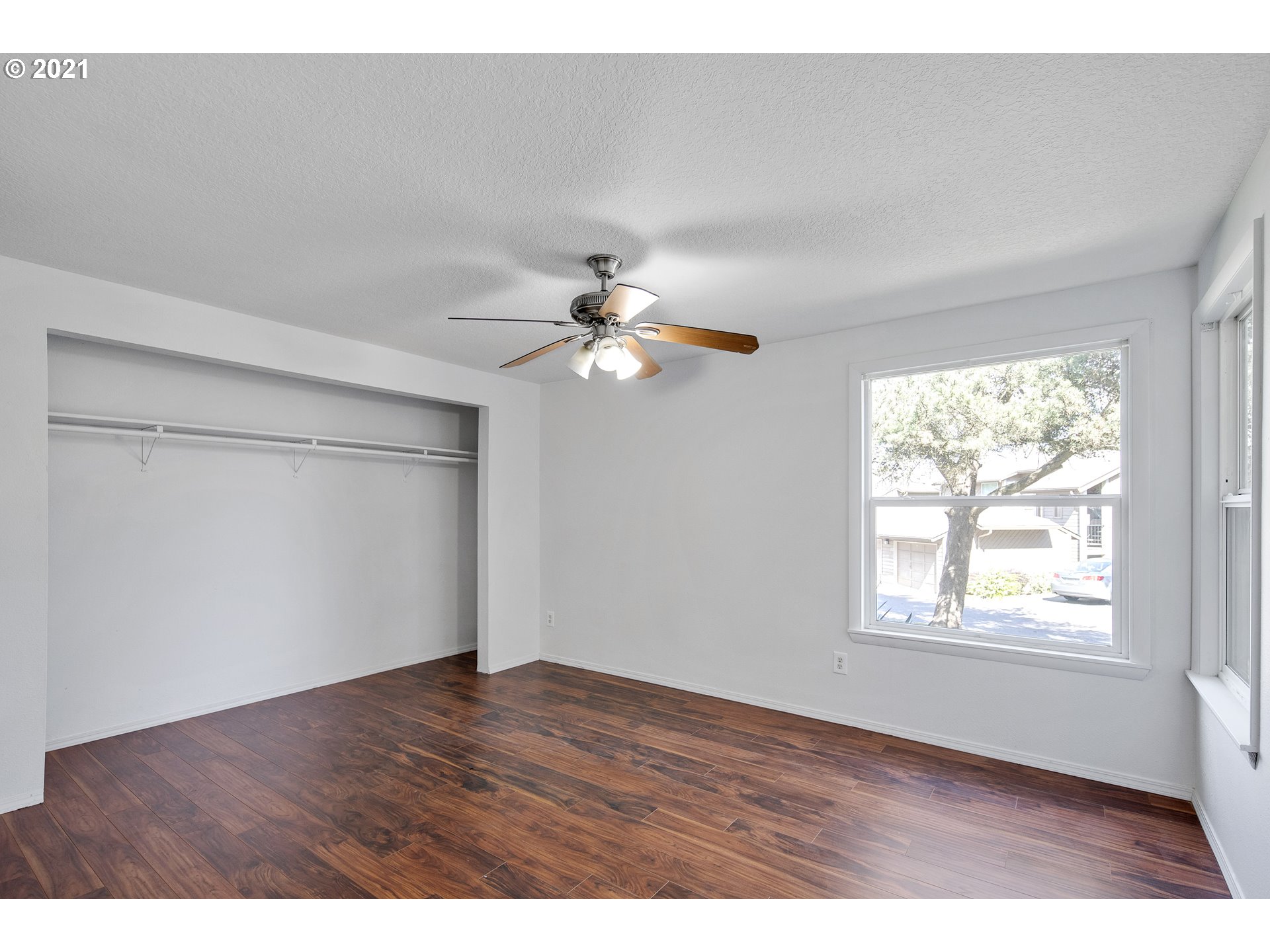 Photo #6: 21398658 Listing 
