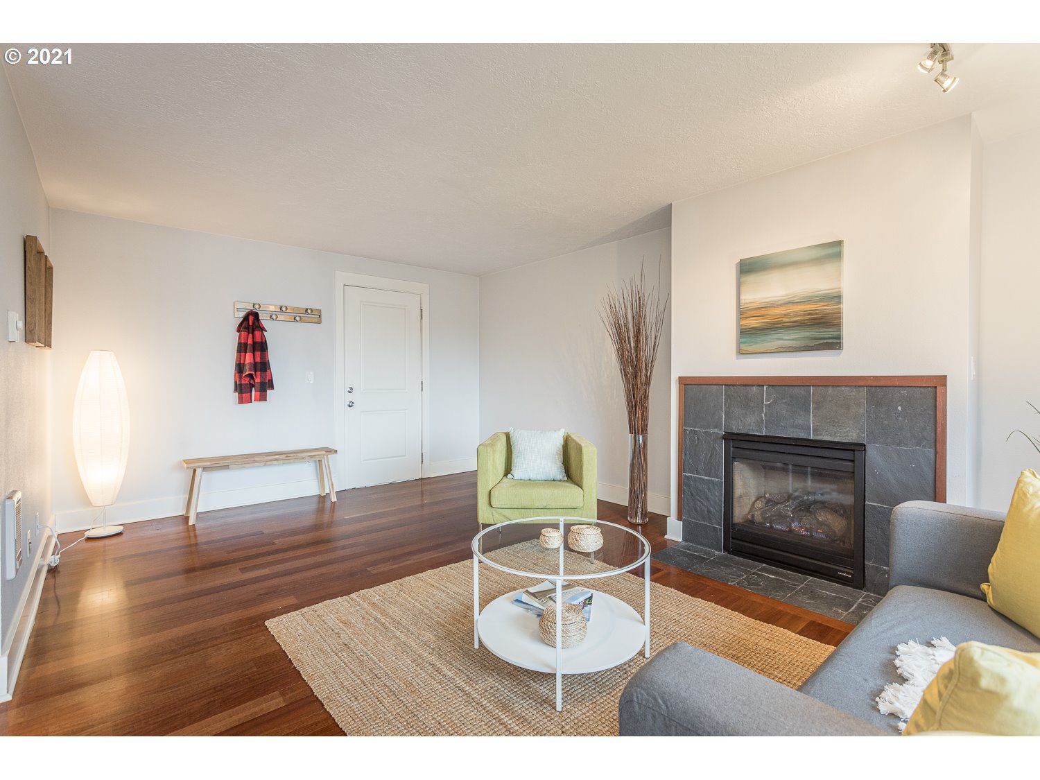 Photo #5: 21400964 Listing 