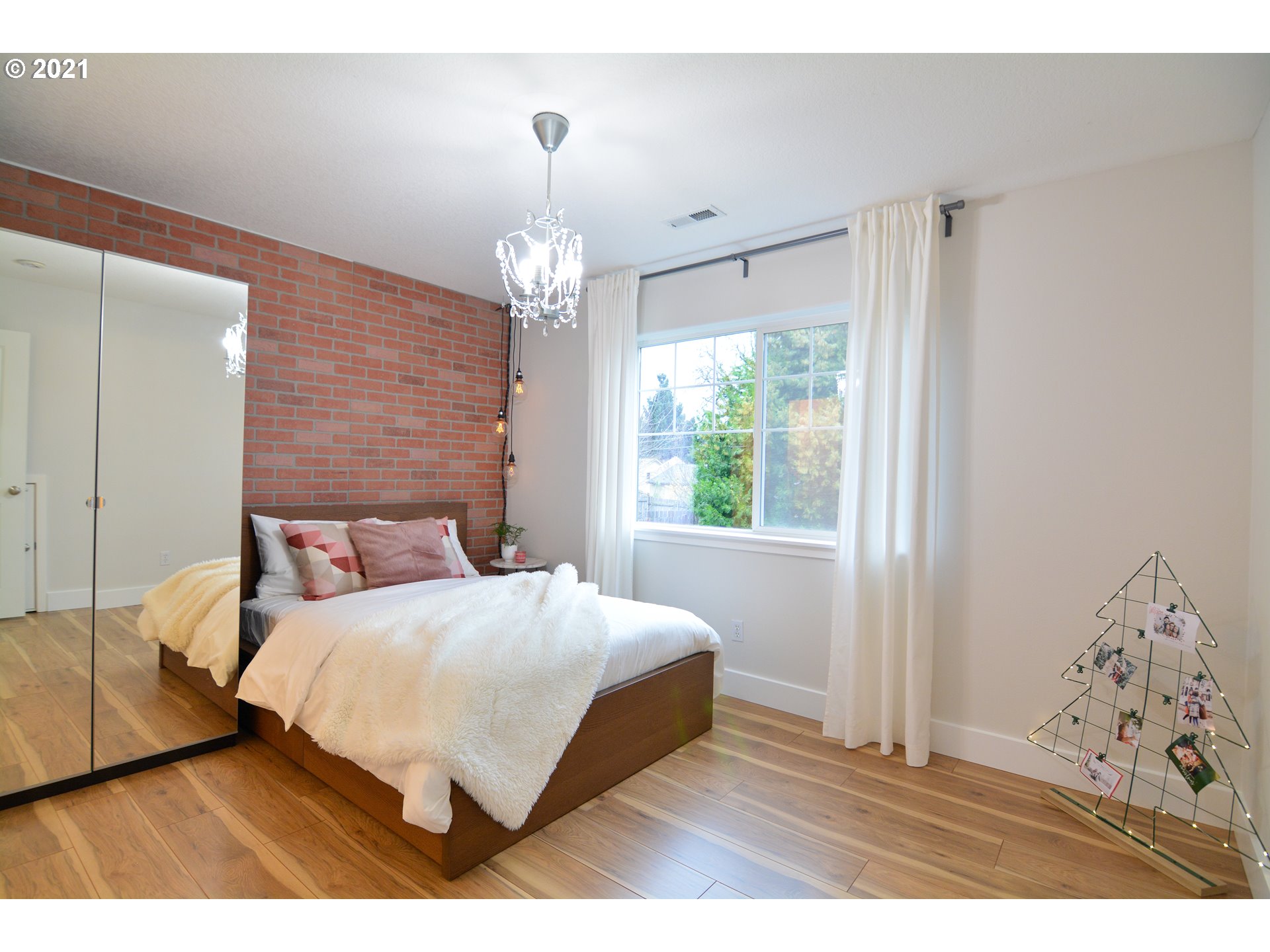 Photo #4: 21402853 Listing 