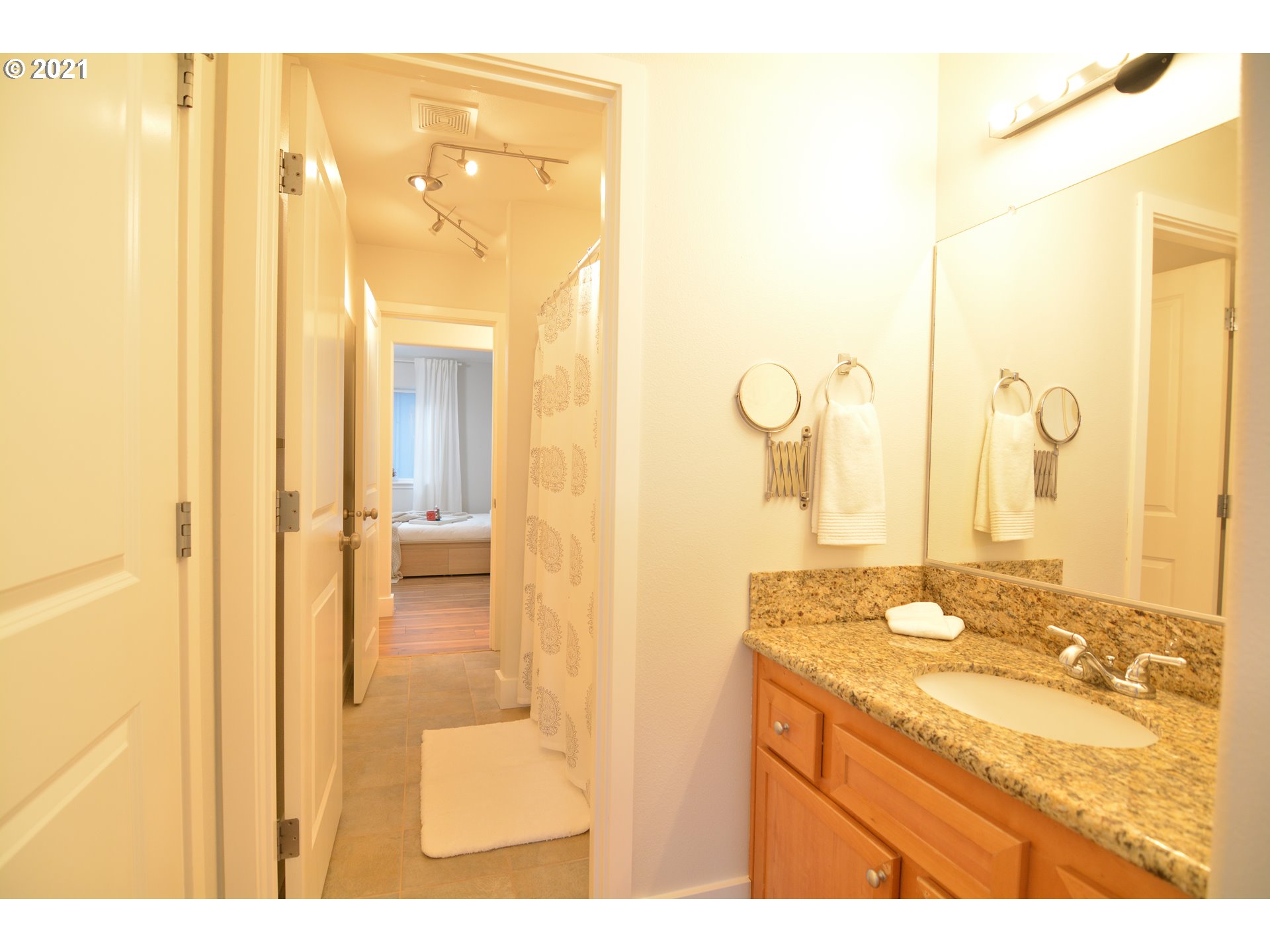 Photo #2: 21402853 Listing 
