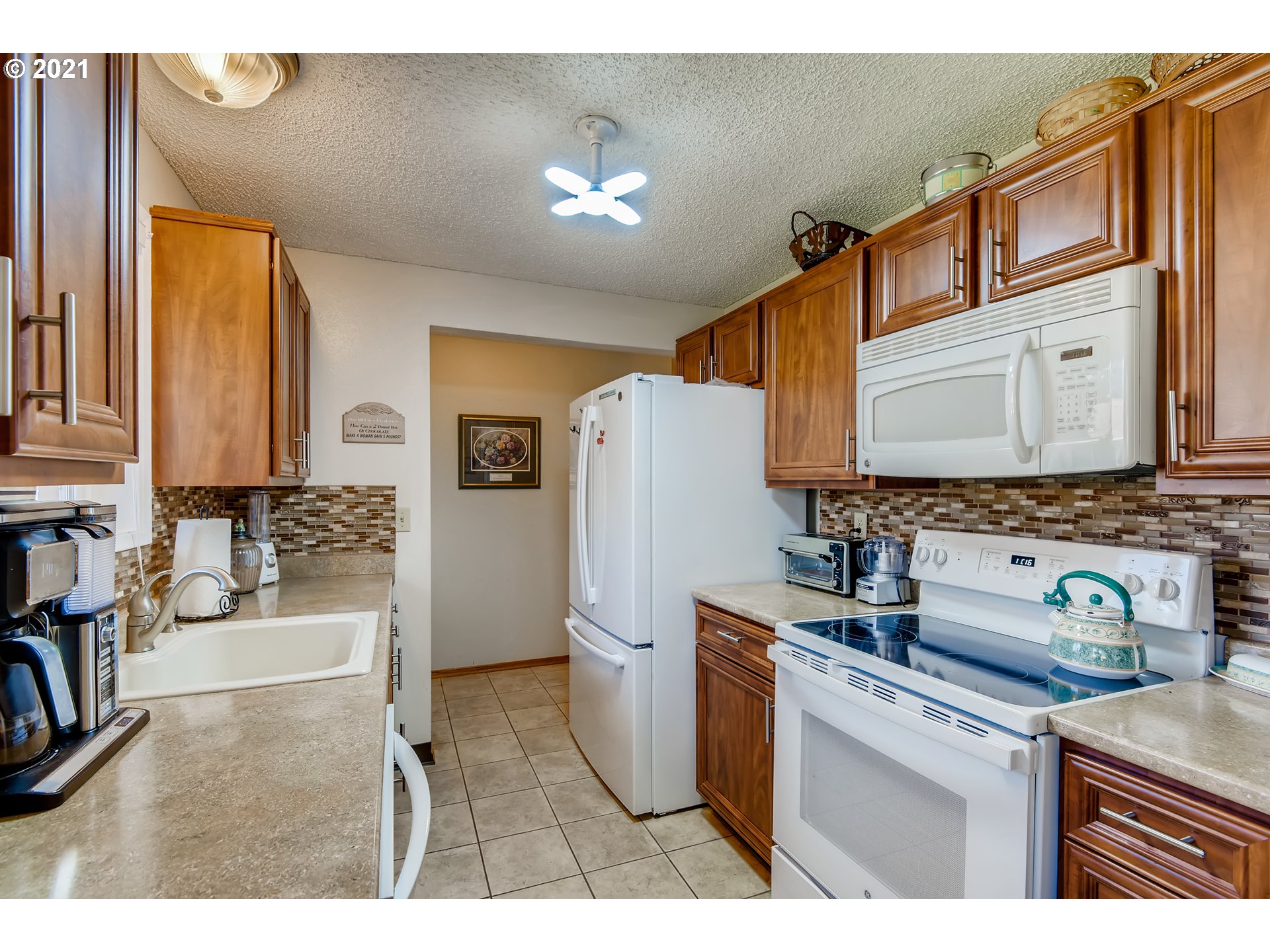 Photo #5: 21402868 Listing 