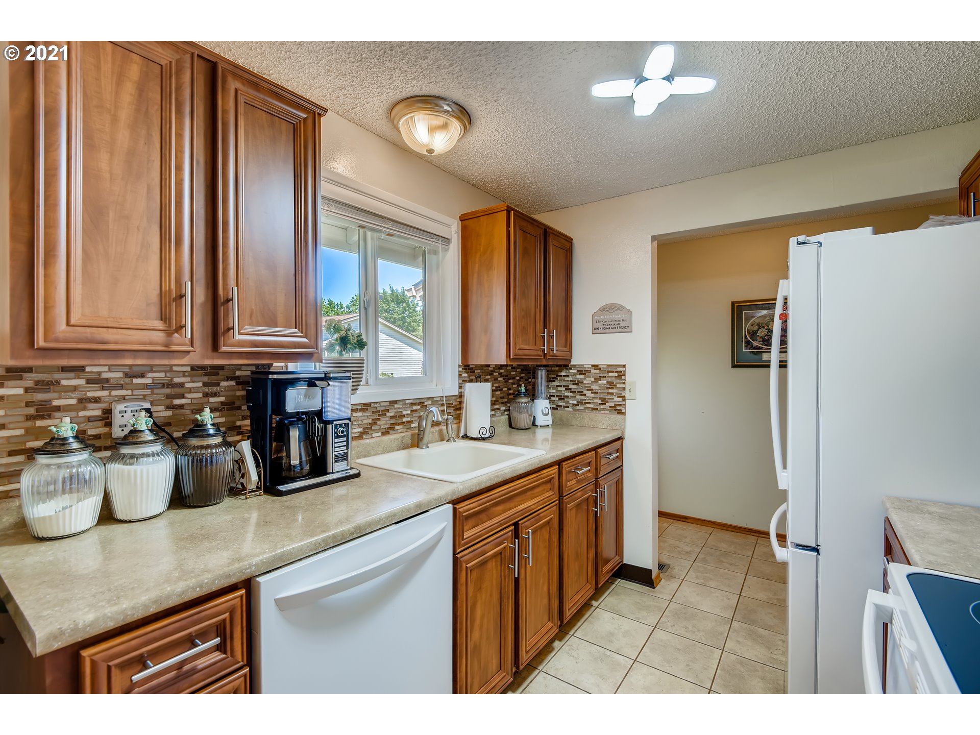 Photo #6: 21402868 Listing 