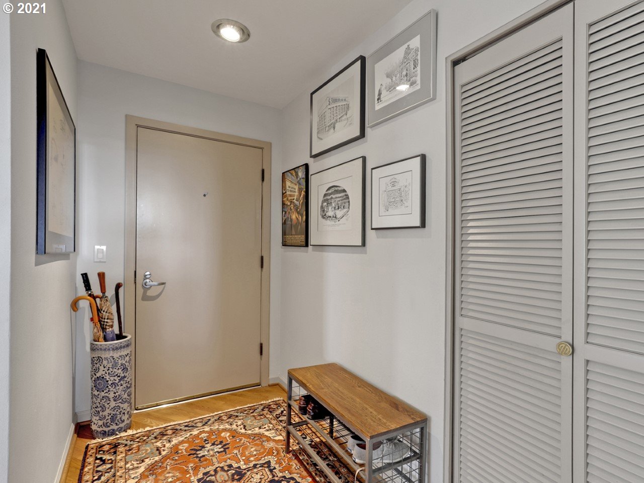 Photo #5: 21405190 Listing 