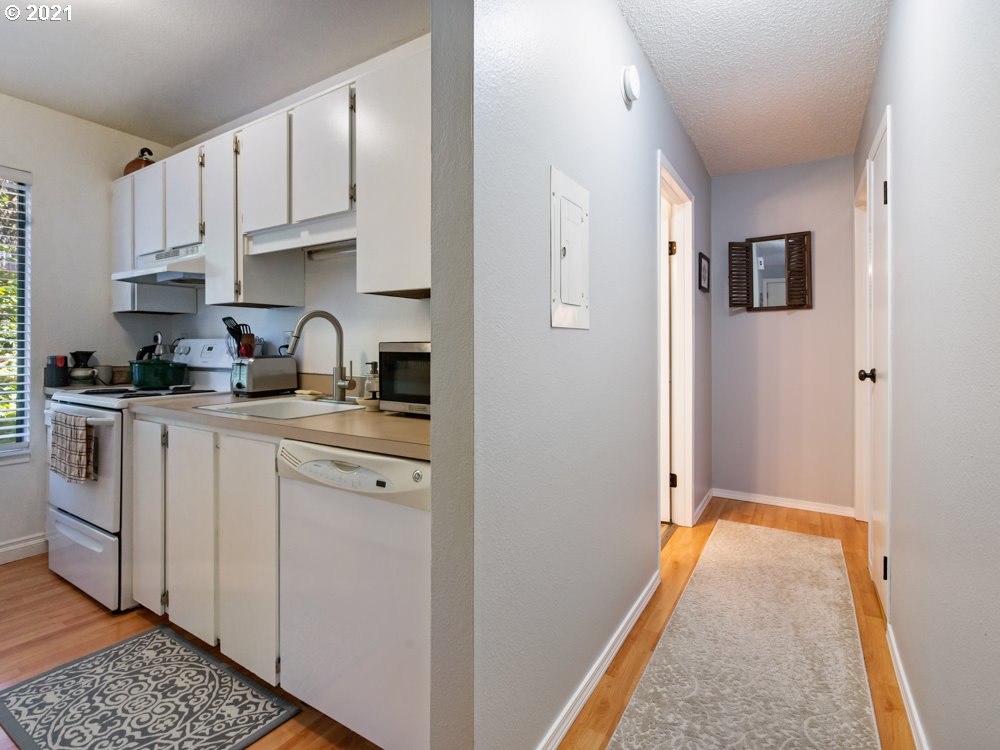 Photo #3: 21407152 Listing 