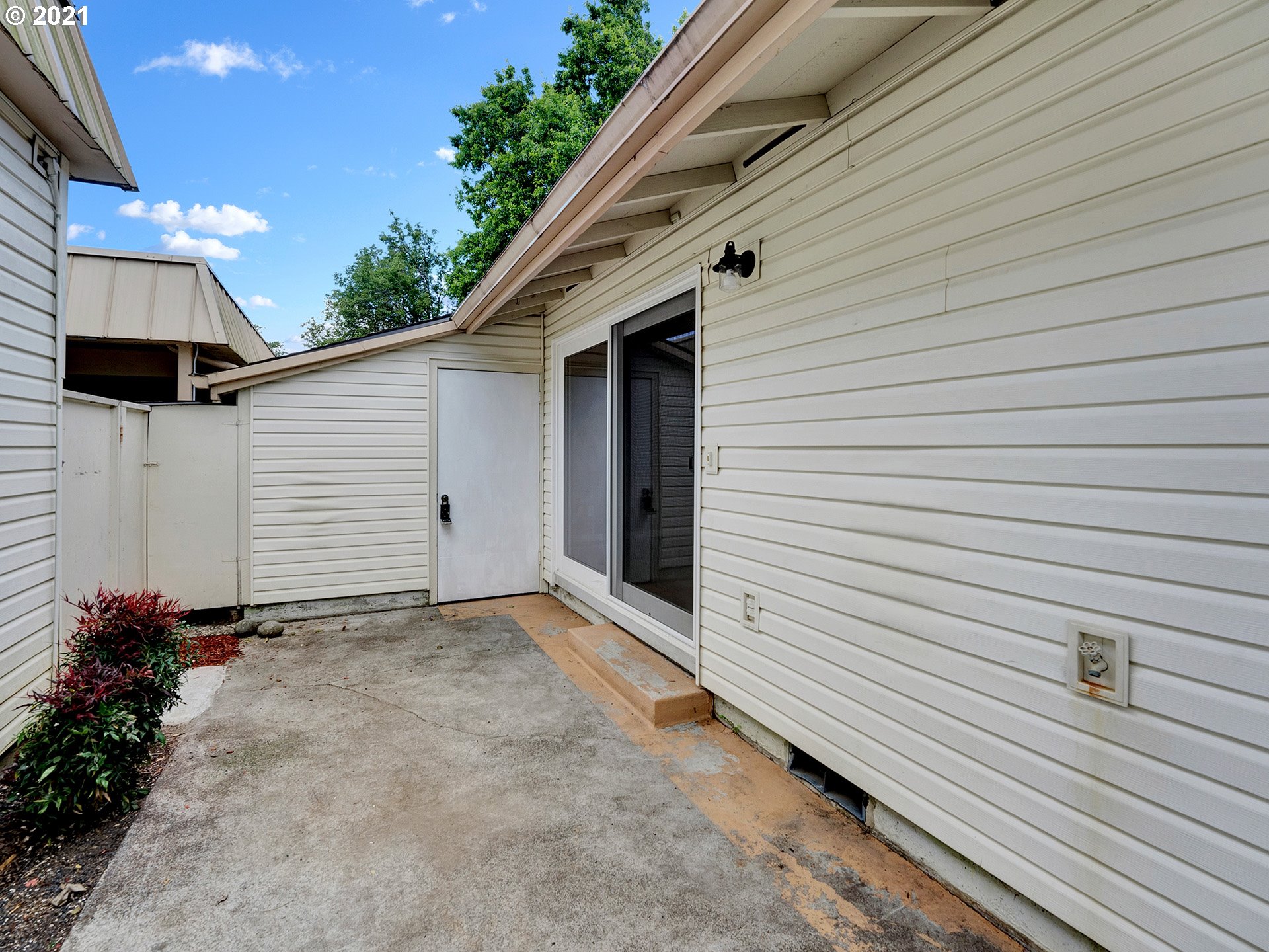 Photo #3: 21411964 Listing 