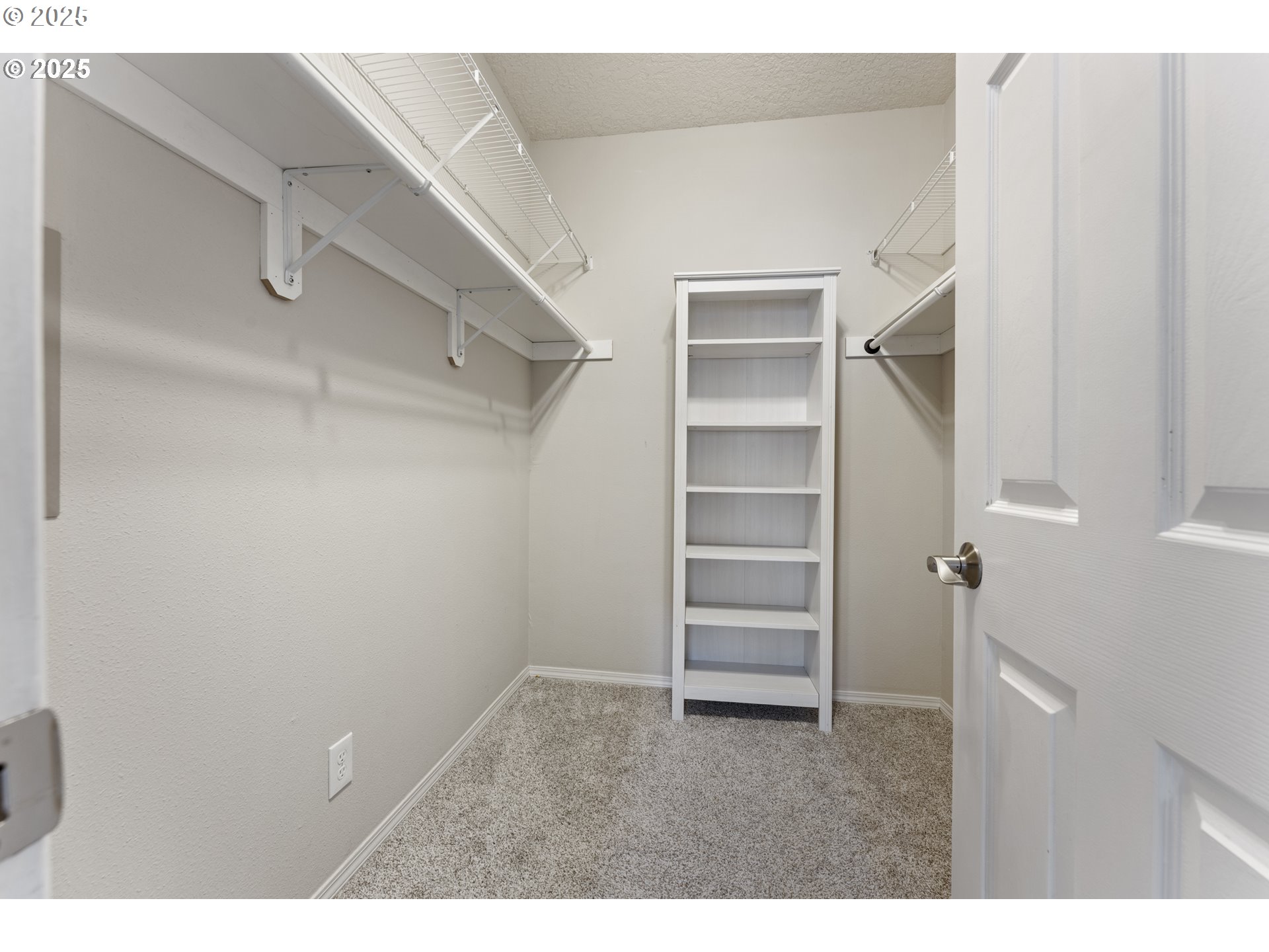 Photo #14: 214145358 Listing: Photo #14