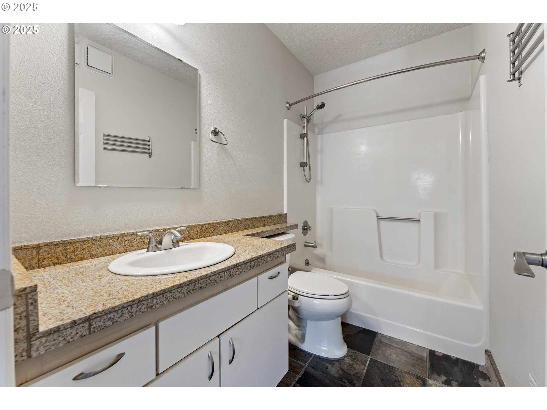 Photo #15: 214145358 Listing: Photo #15