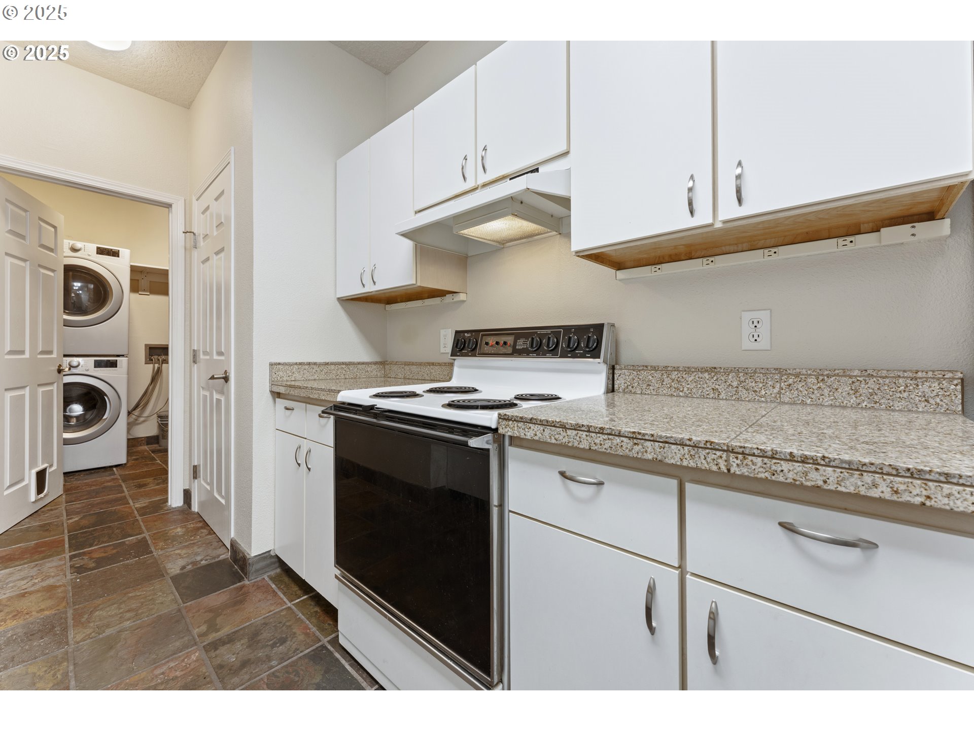 Photo #23: 214145358 Listing: Photo #23