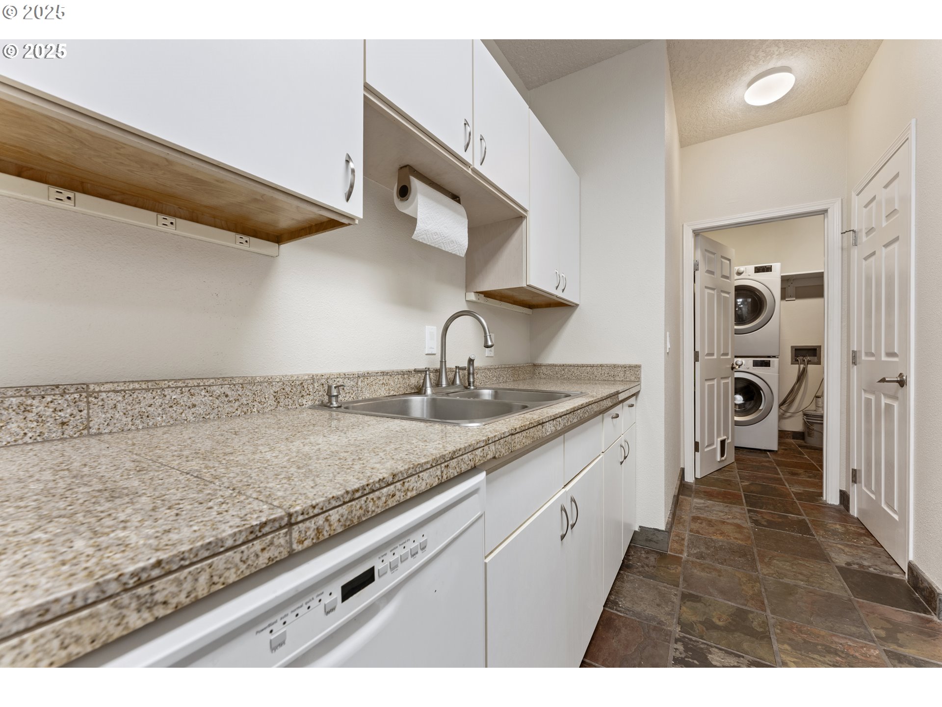 Photo #27: 214145358 Listing: Photo #27