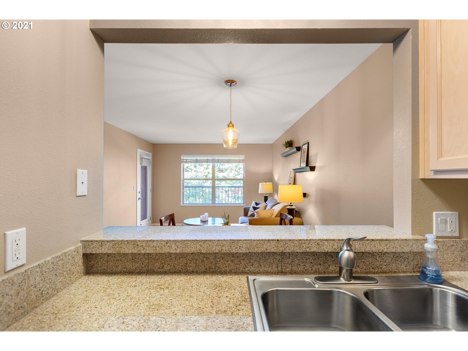 Photo #5: 21415068 Listing 