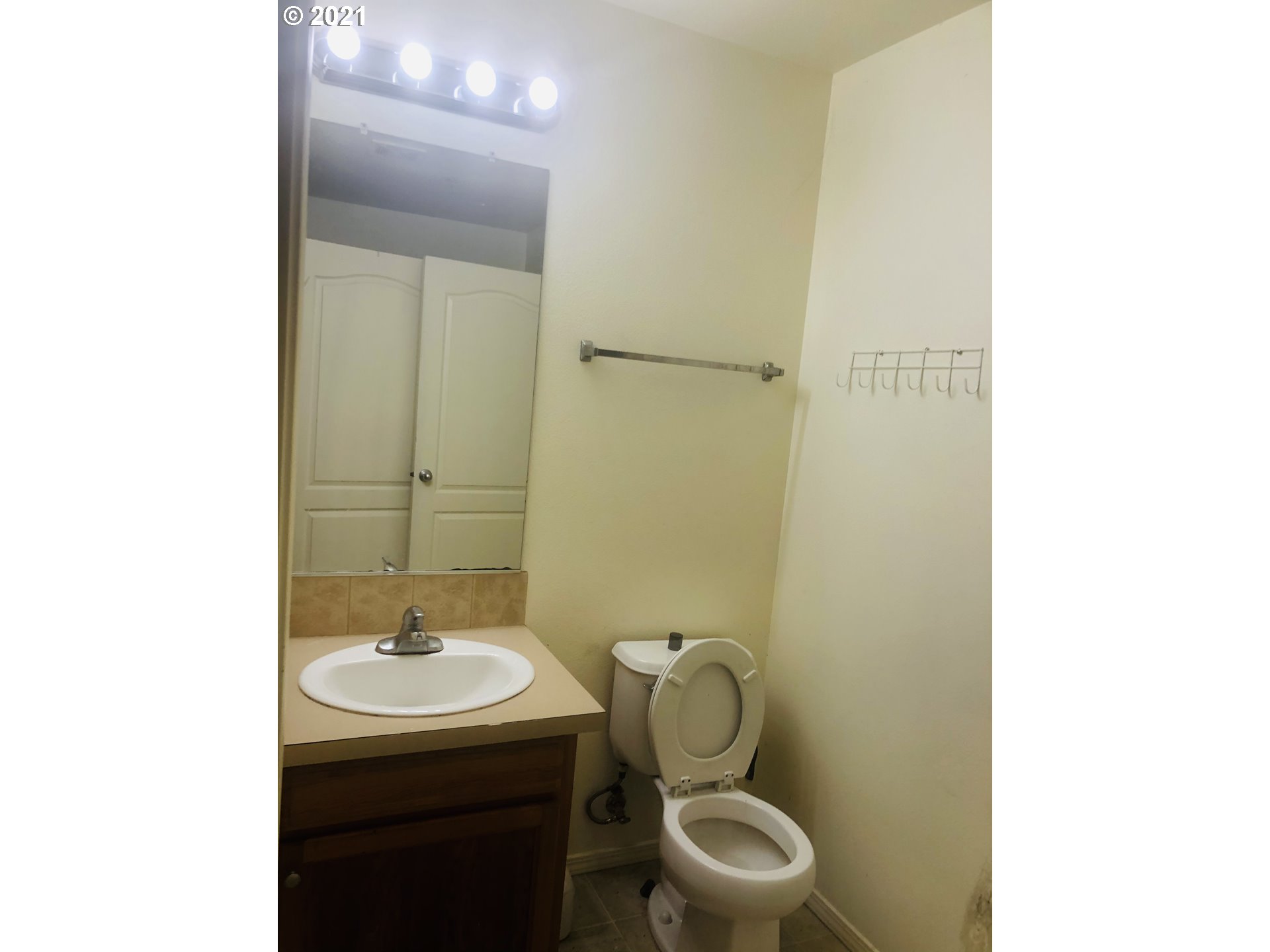 Photo #4: 21418942 Listing 
