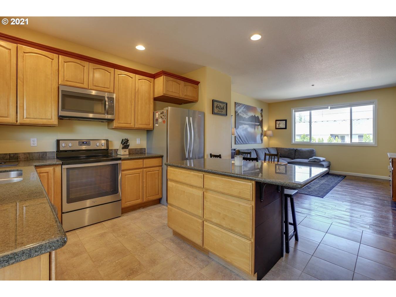 Photo #3: 21420698 Listing 