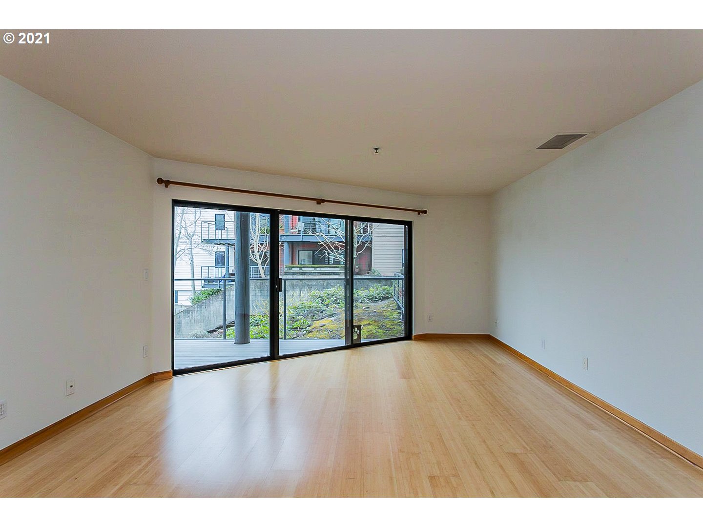 Photo #3: 21423440 Listing 