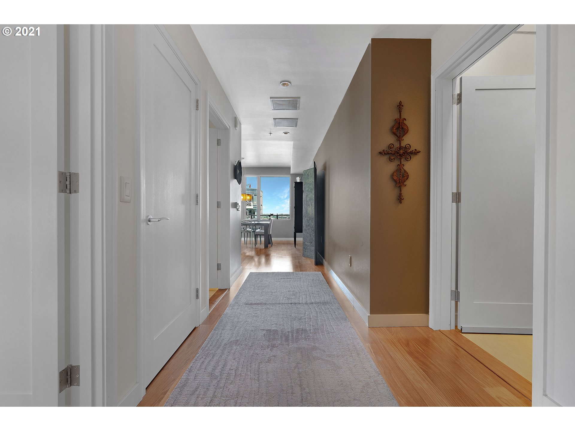 Photo #4: 21424921 Listing 