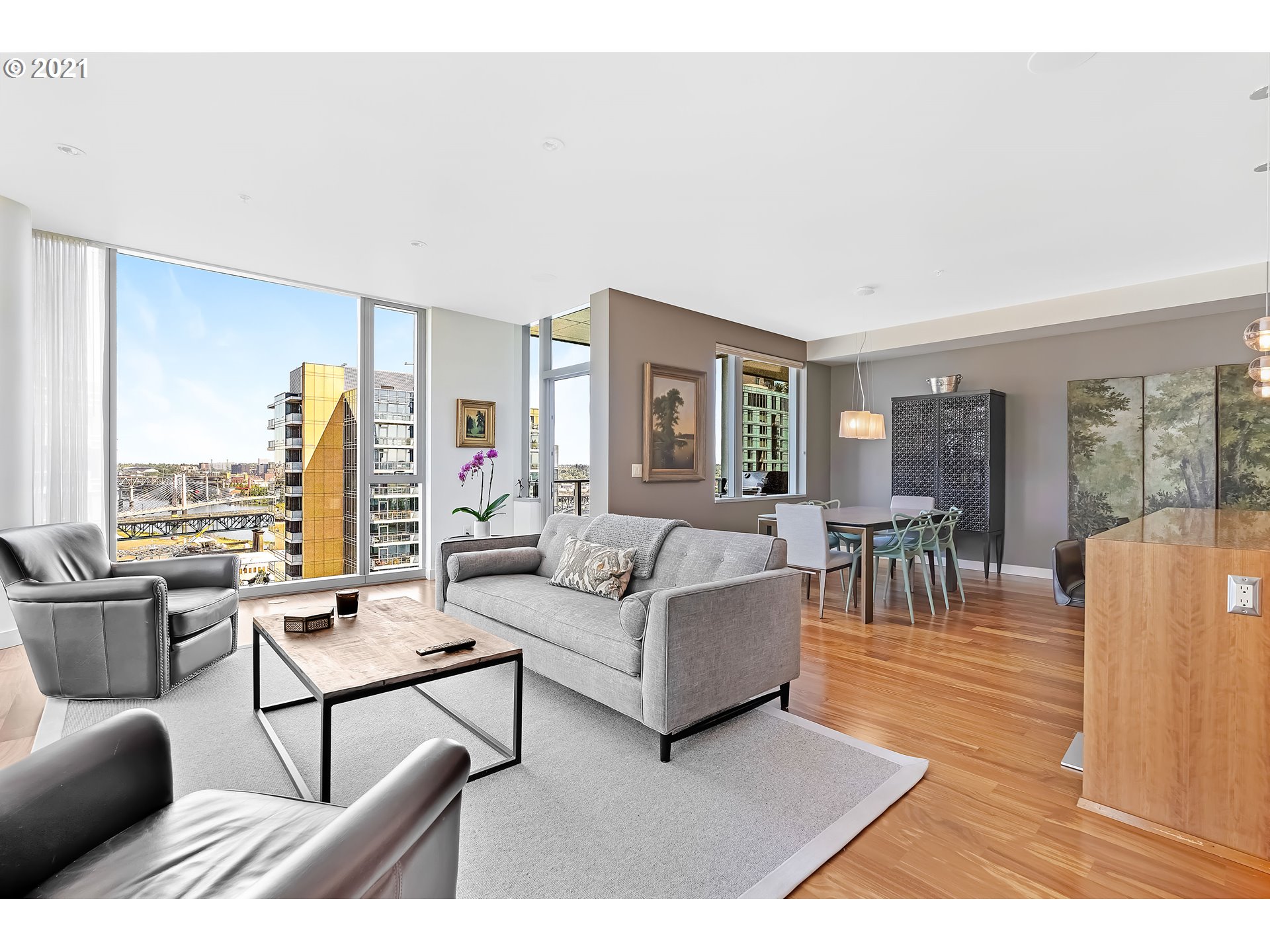 Photo #6: 21424921 Listing 