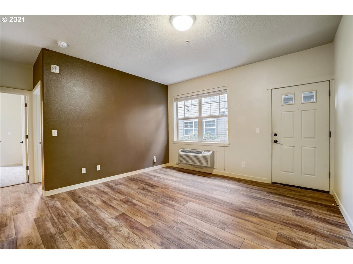 Photo #5: 21428524 Listing 
