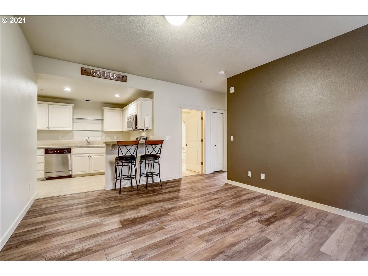 Photo #6: 21428524 Listing 