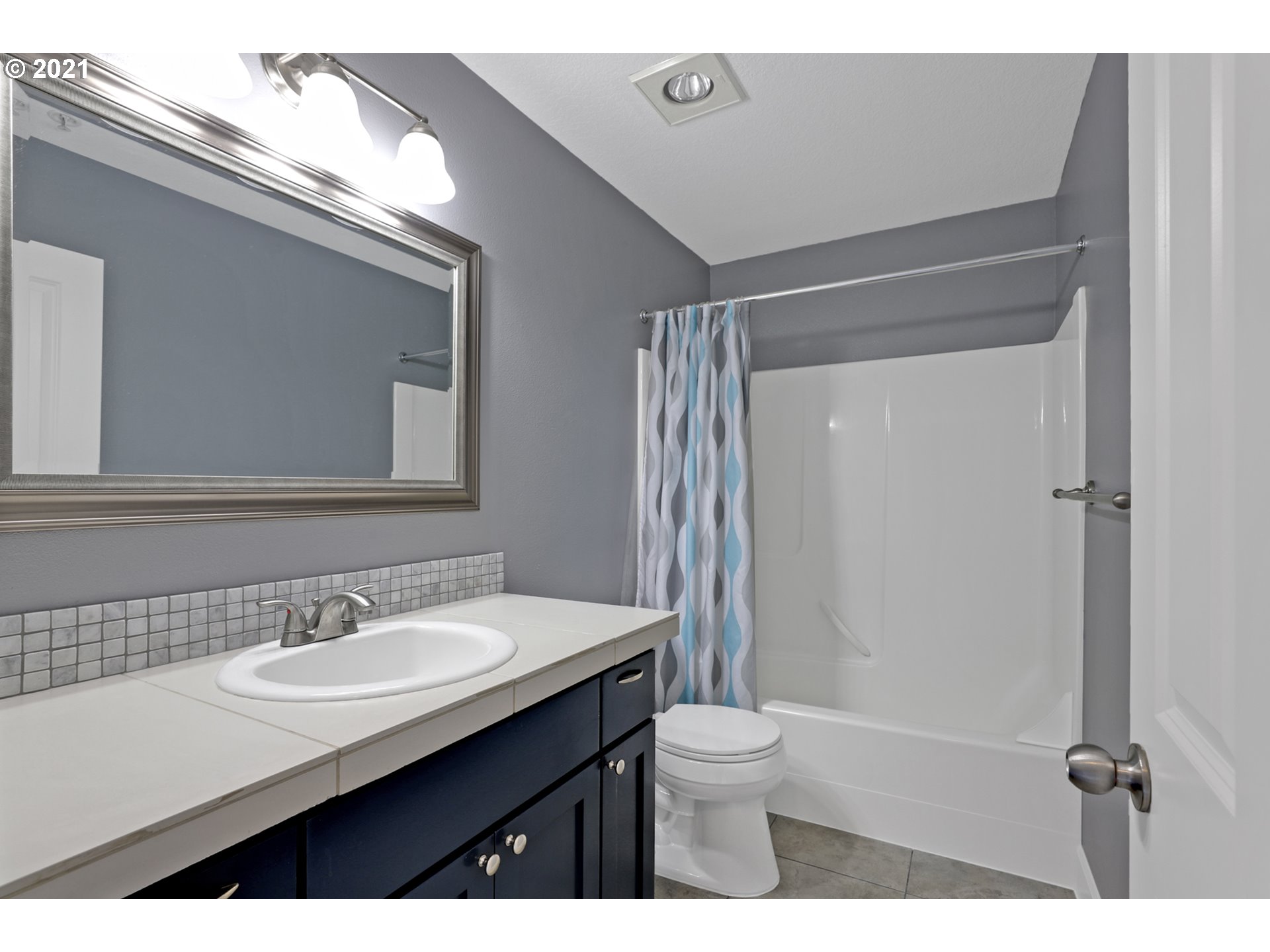 Photo #5: 21430960 Listing 