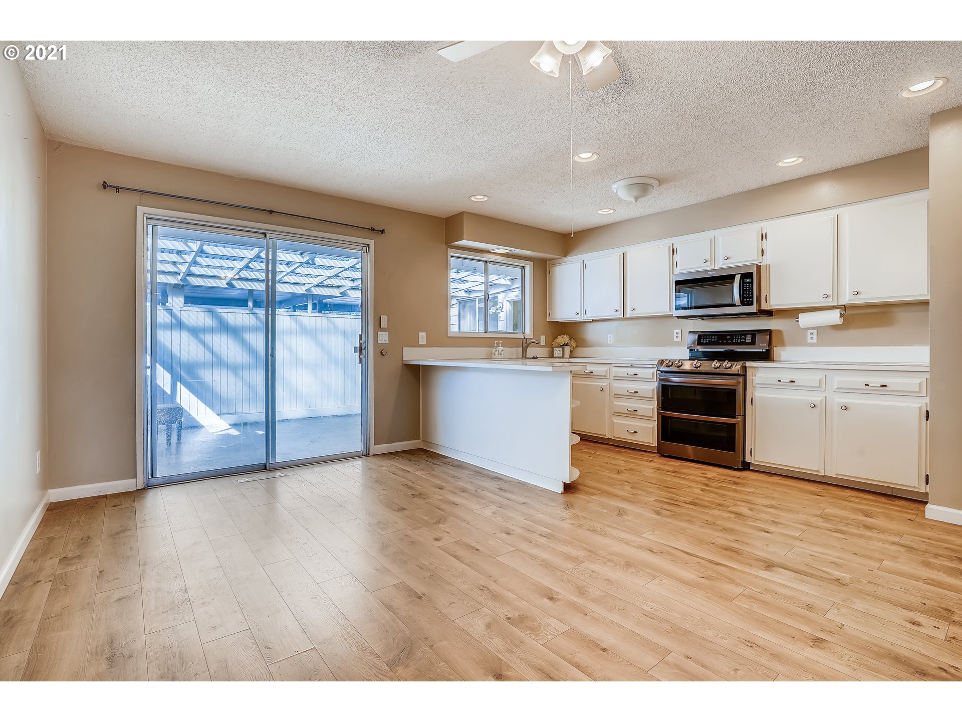 Photo #4: 21431841 Listing 
