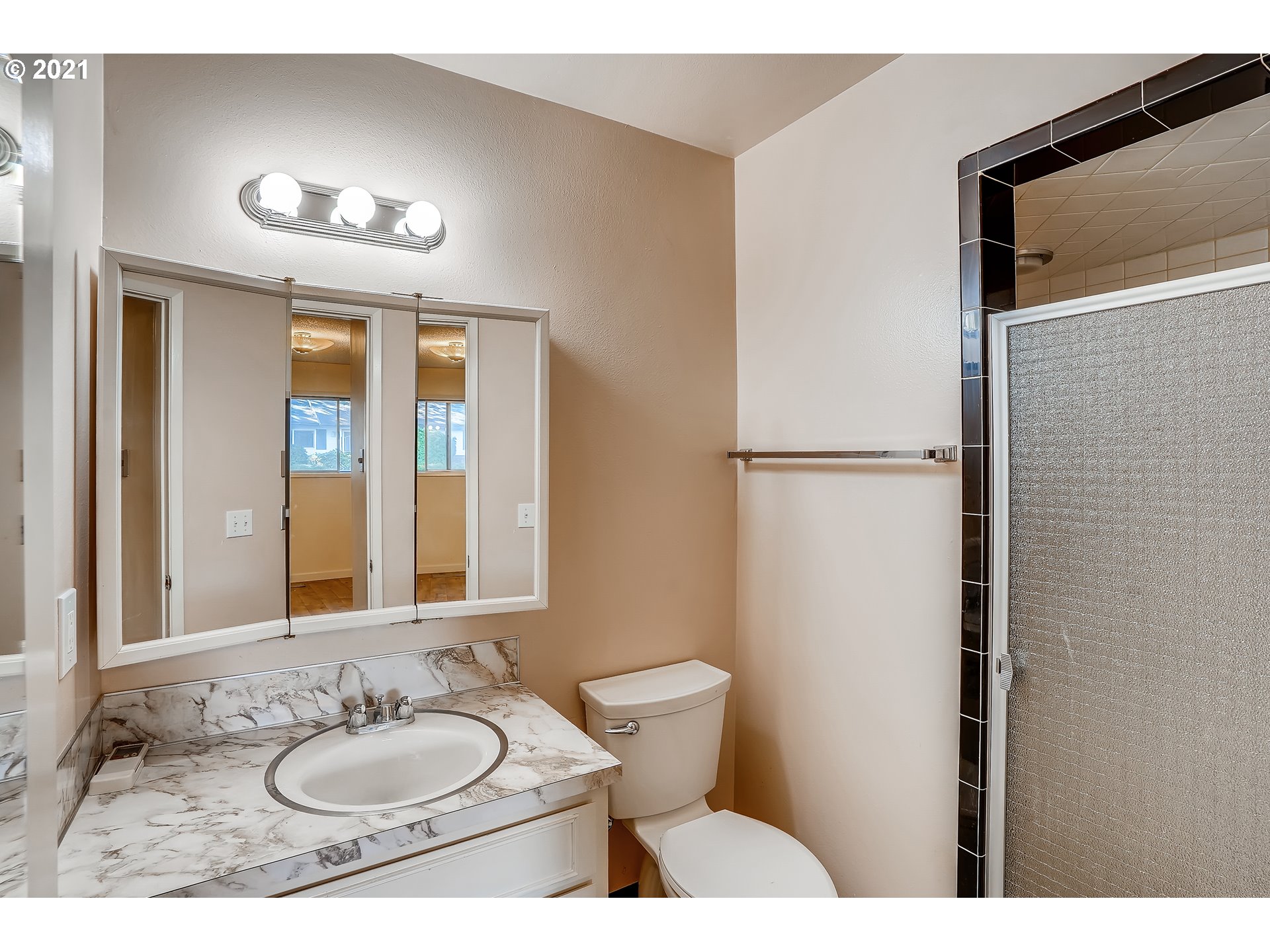 Photo #6: 21431841 Listing 
