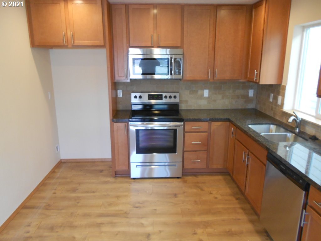 Photo #2: 21433257 Listing 