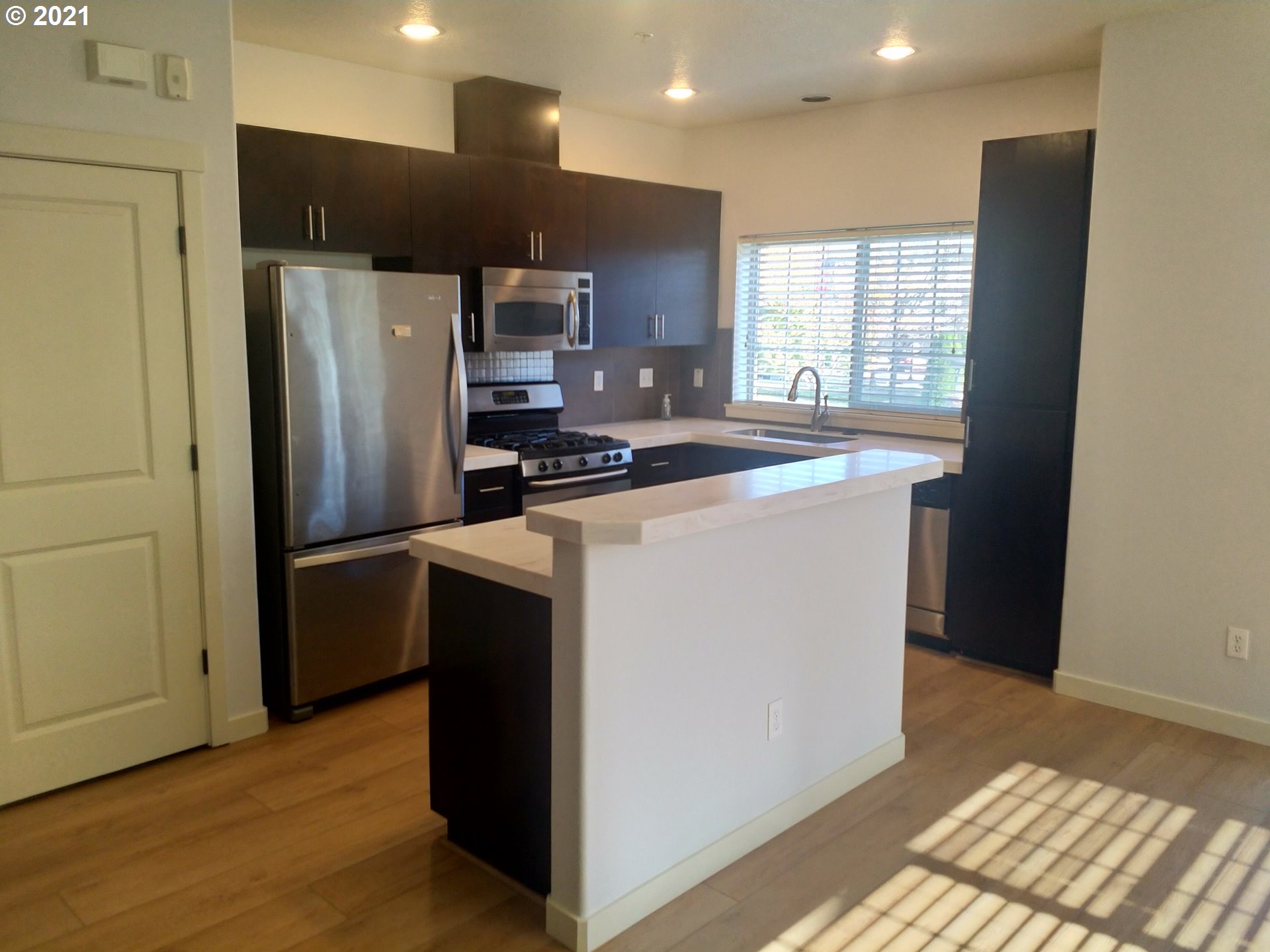 Photo #4: 21437121 Listing 