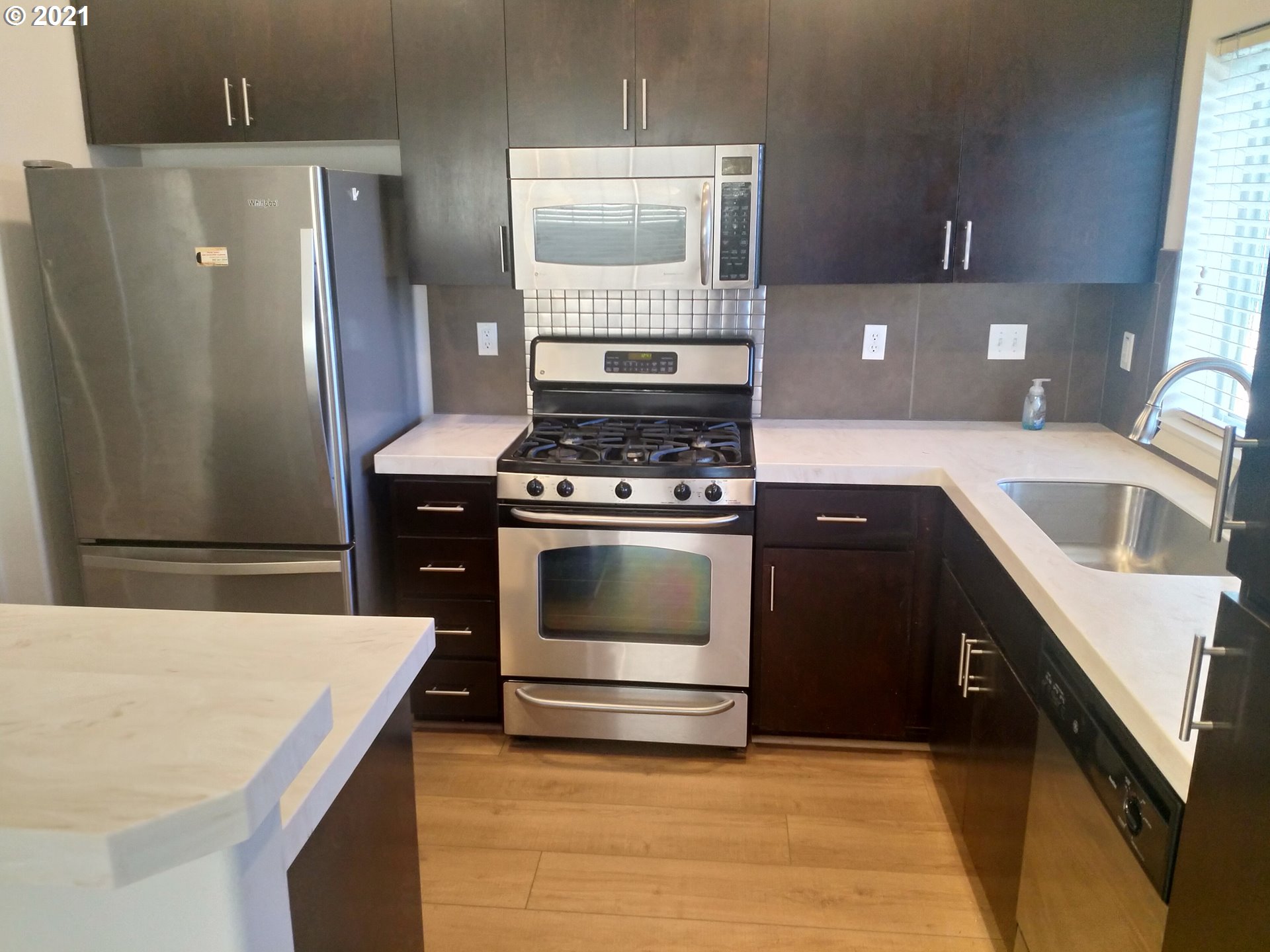 Photo #5: 21437121 Listing 