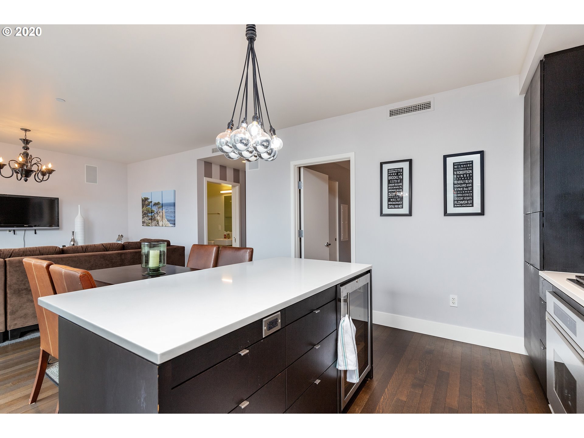 Photo #3: 21437275 Listing 