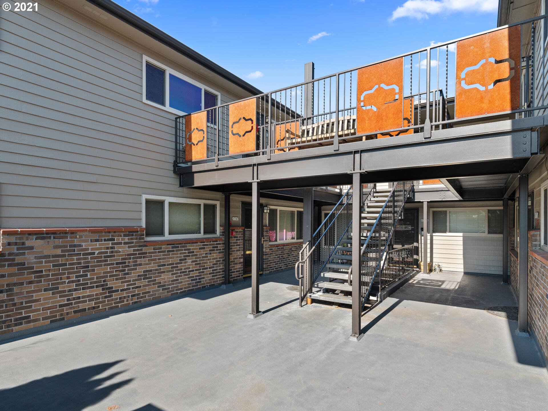 Photo #2: 21439684 Listing 