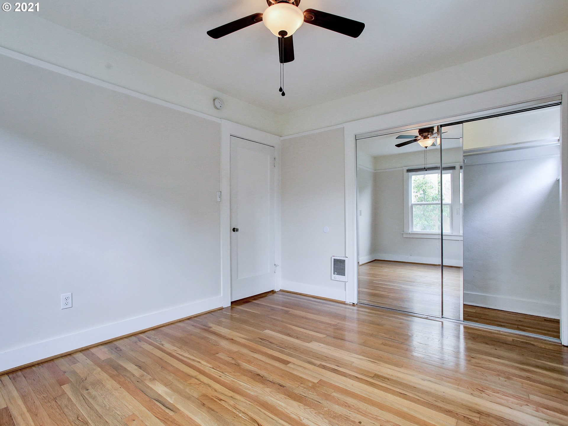 Photo #5: 21439687 Listing 