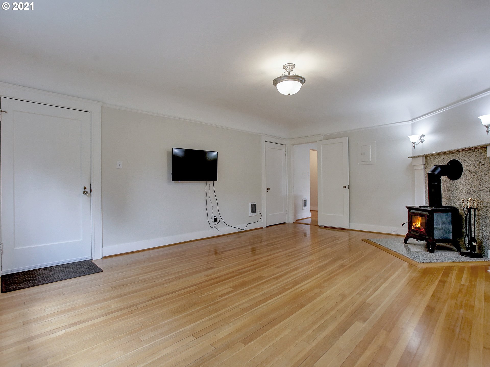 Photo #2: 21439687 Listing 