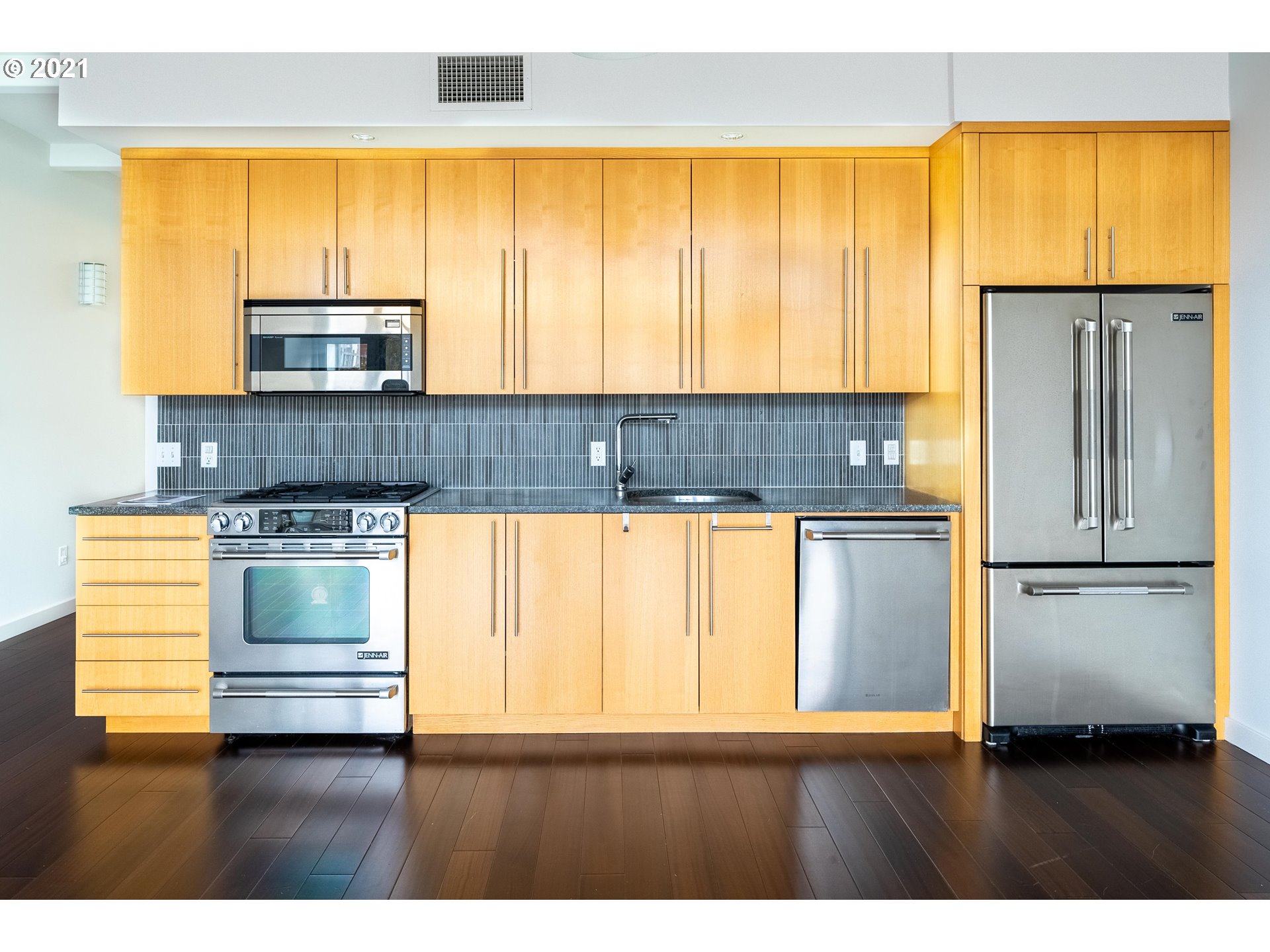Photo #6: 21441361 Listing 