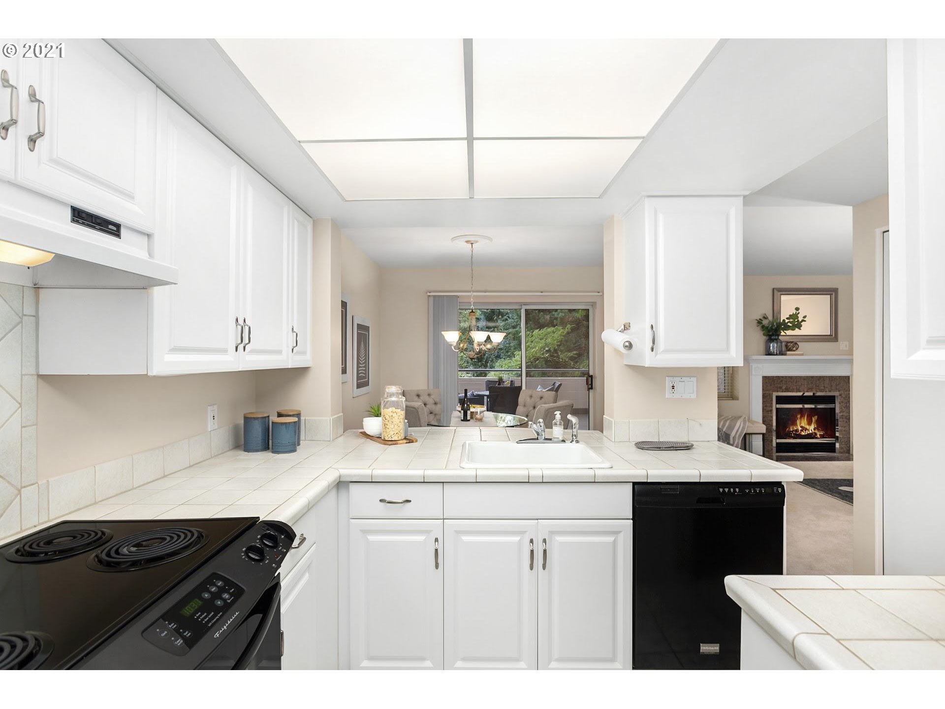 Photo #4: 21441562 Listing 