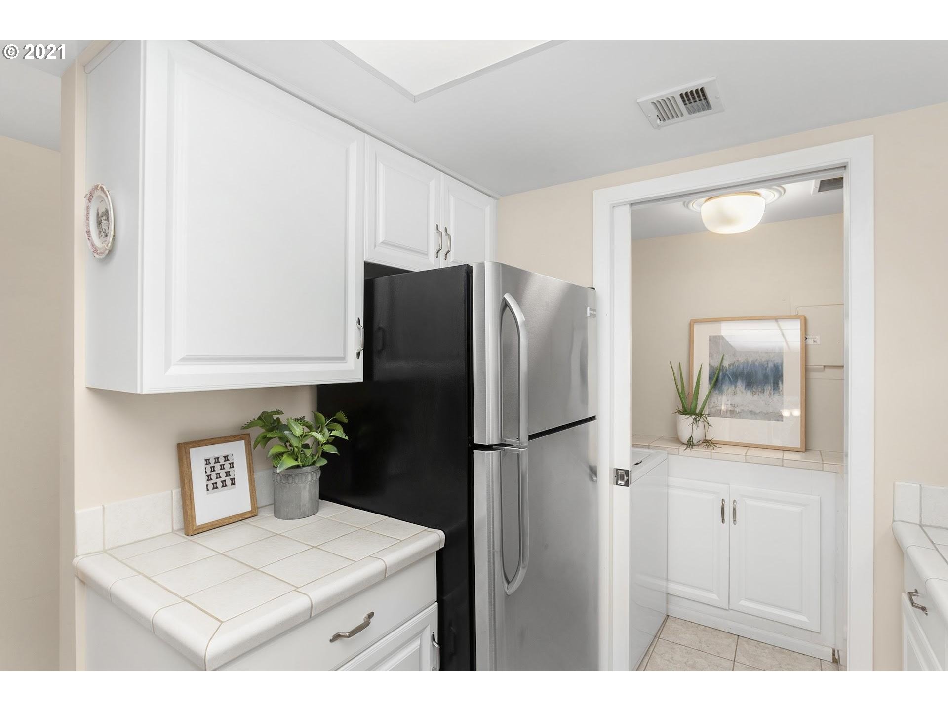 Photo #5: 21441562 Listing 