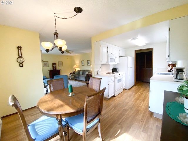 Photo #3: 21448409 Listing 