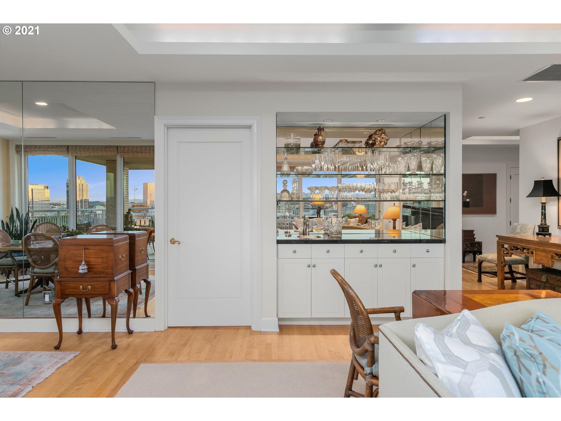 Photo #5: 21452267 Listing 