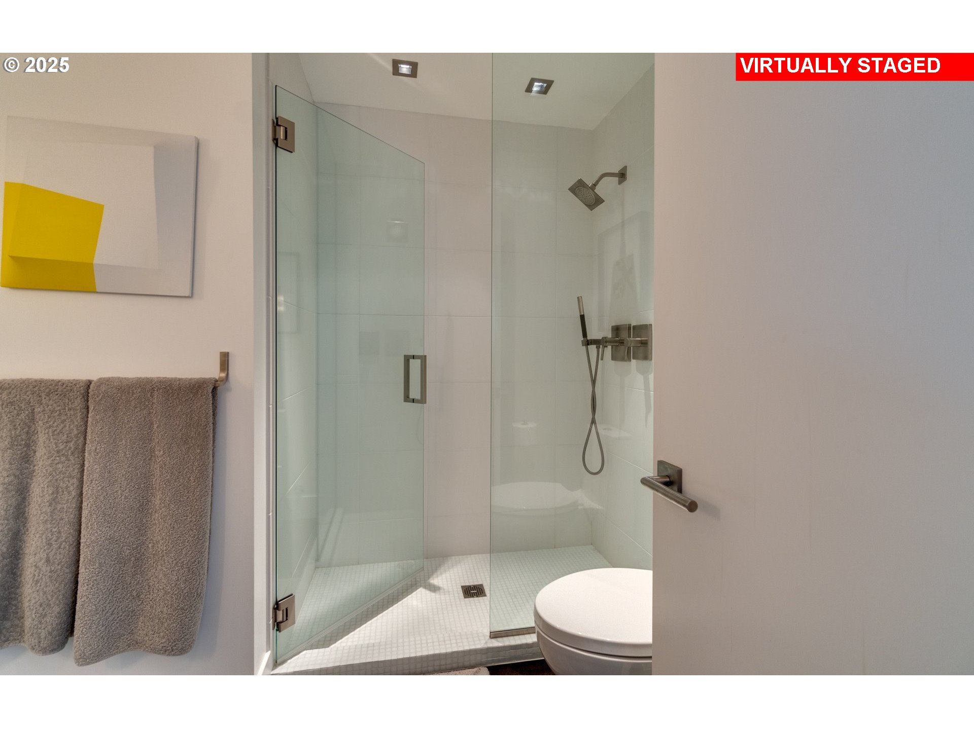 Photo #5: 214528839 Listing 