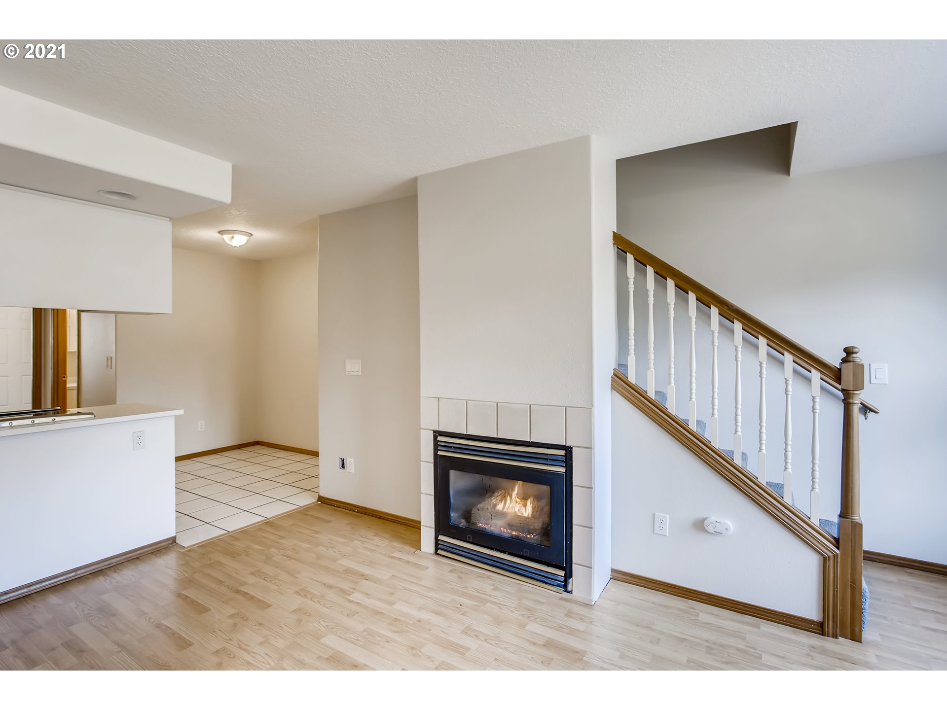 Photo #4: 21459428 Listing 