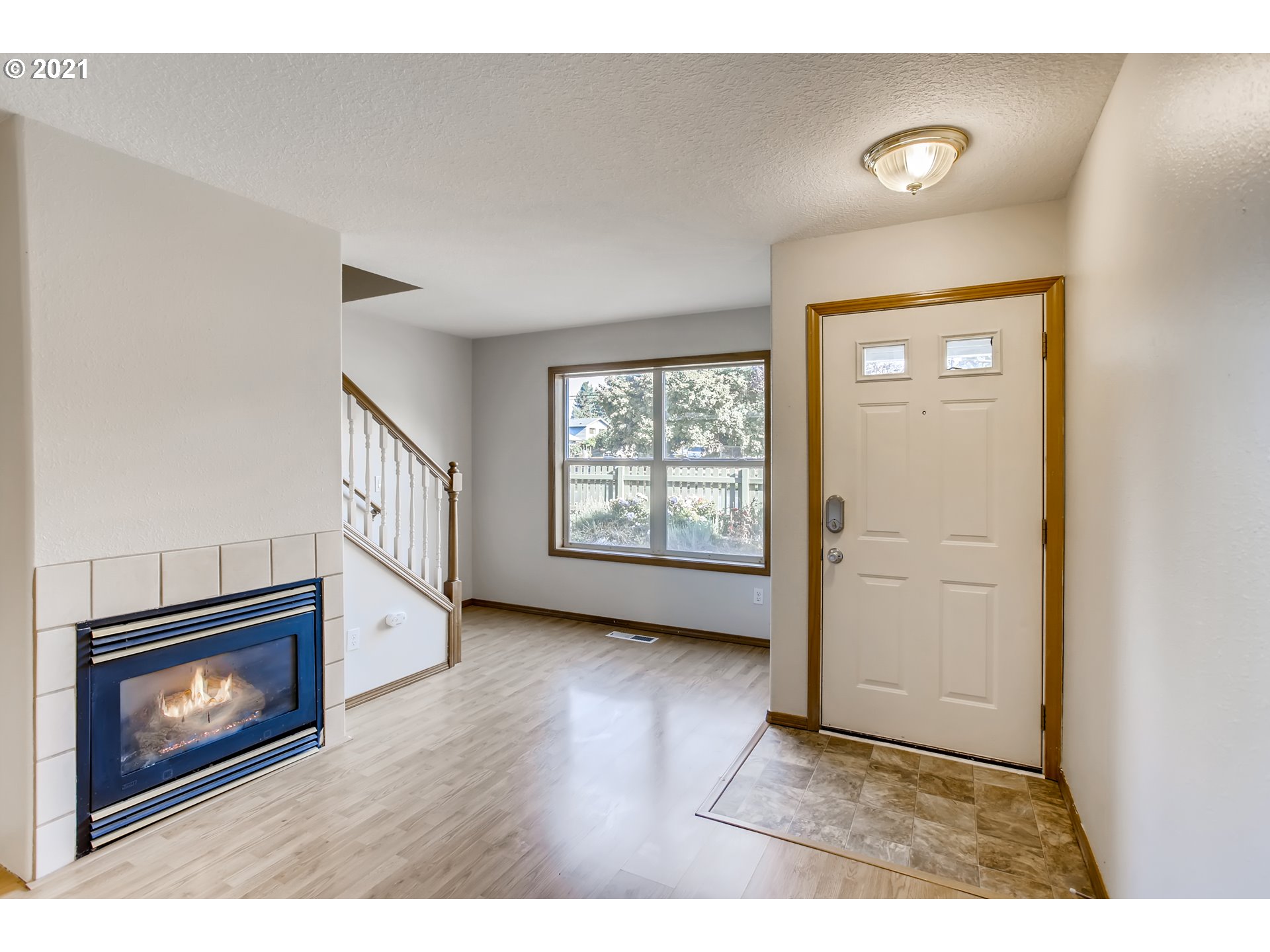 Photo #3: 21459428 Listing 