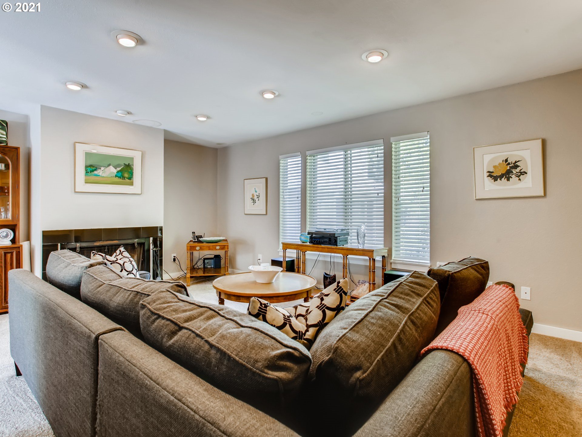 Photo #2: 21463329 Listing 