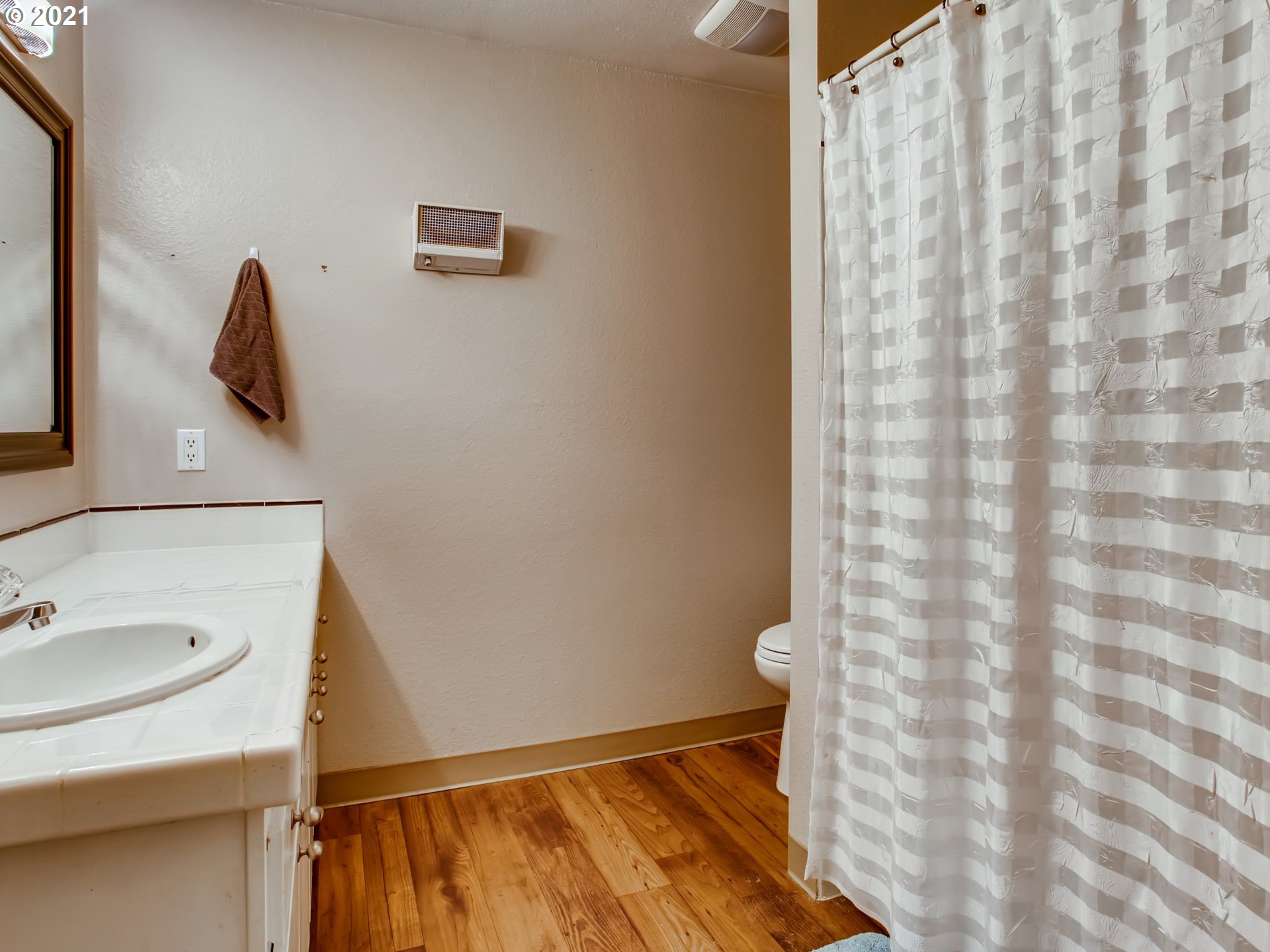 Photo #5: 21463329 Listing 