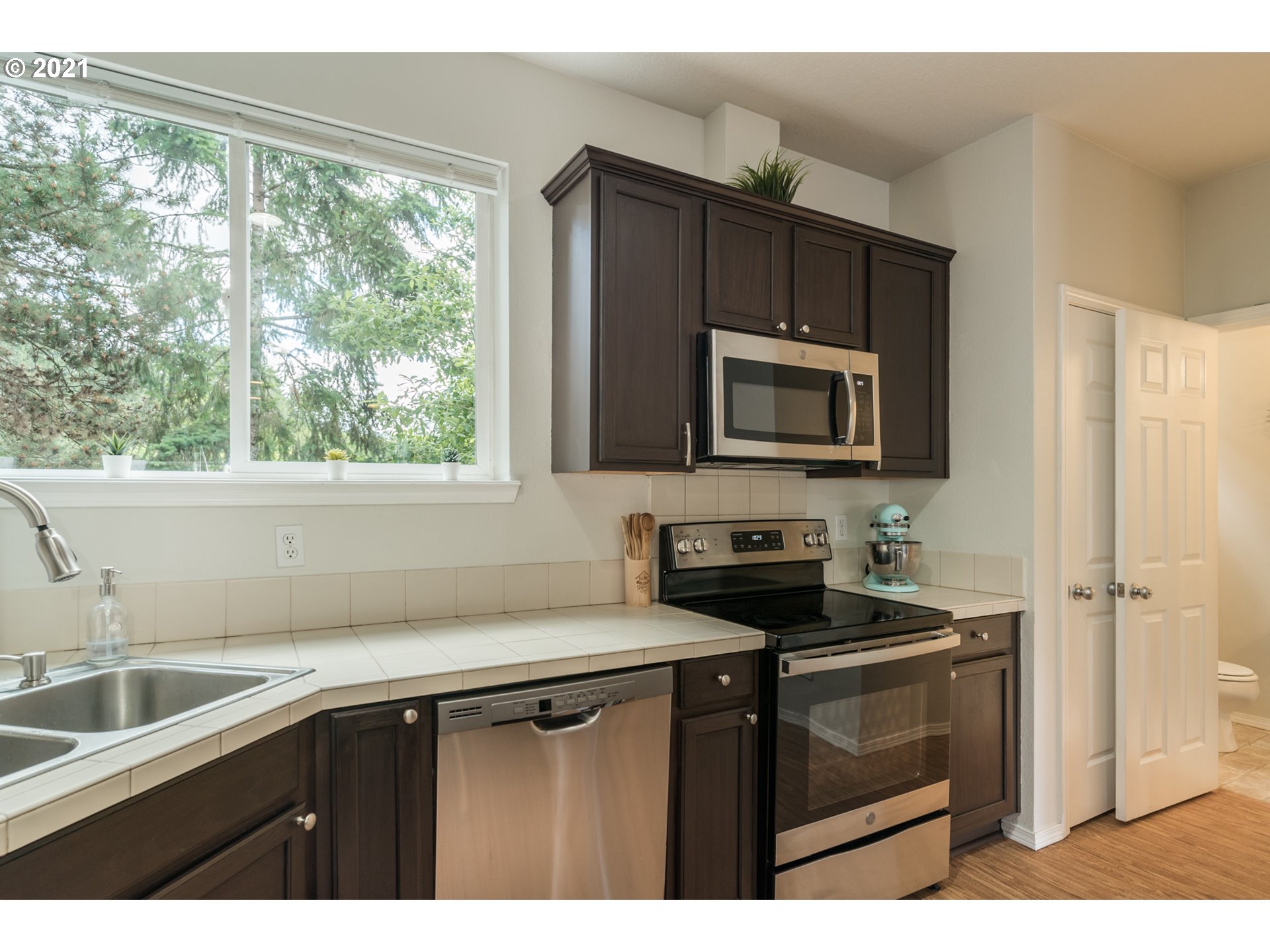 Photo #5: 21465891 Listing 