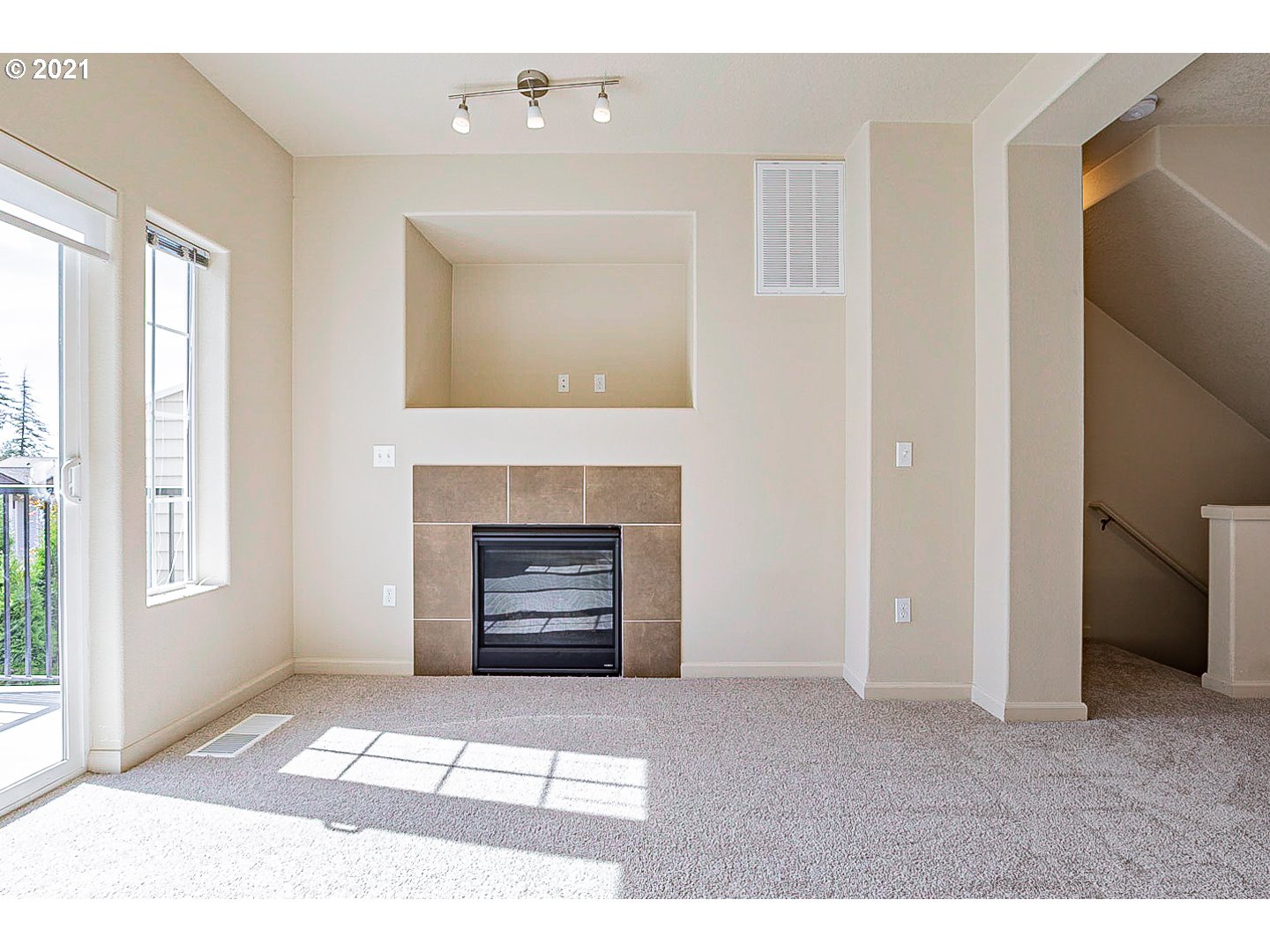 Photo #3: 21466578 Listing 
