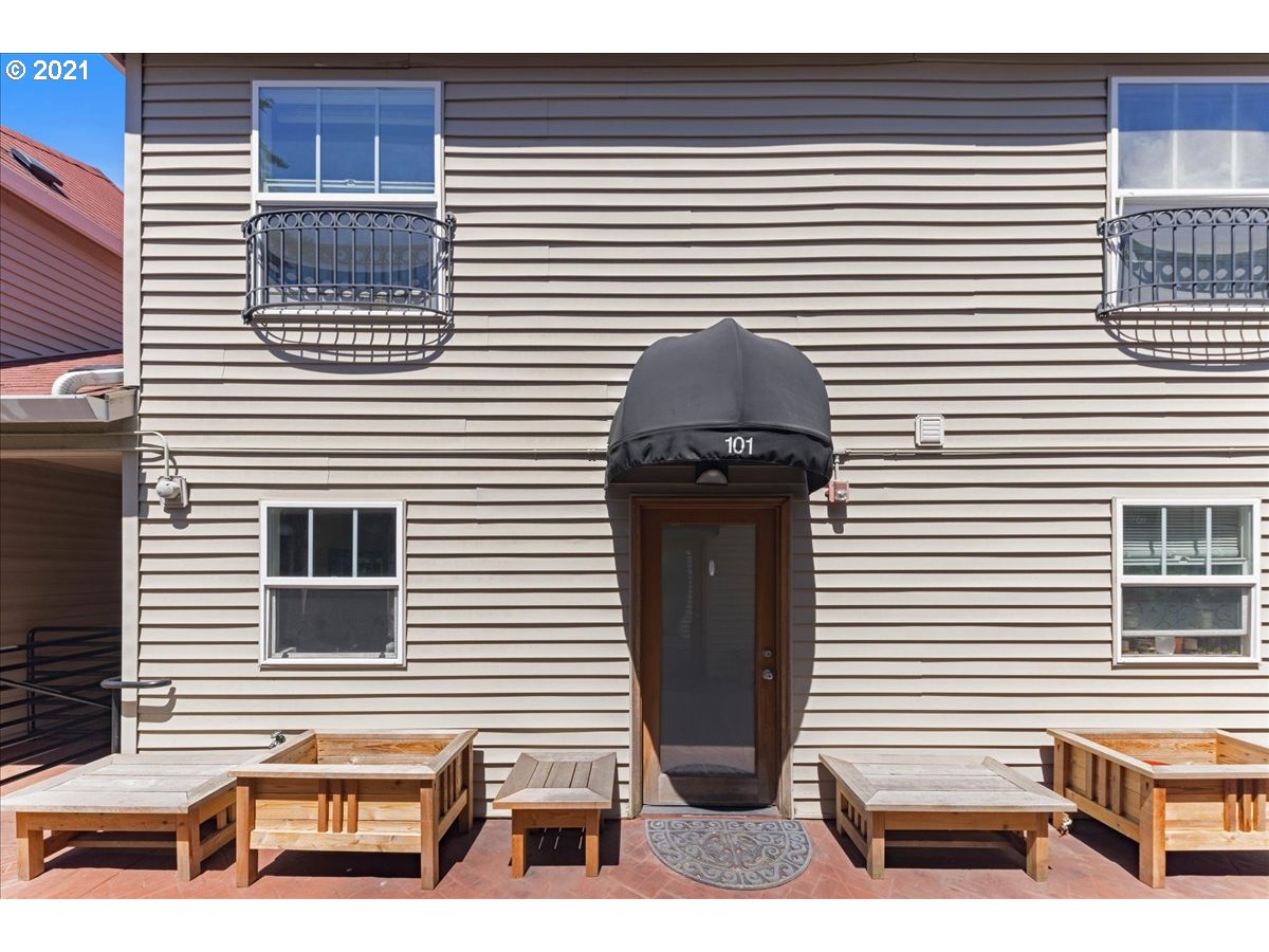 MLS: 21467758 Condo For Sale