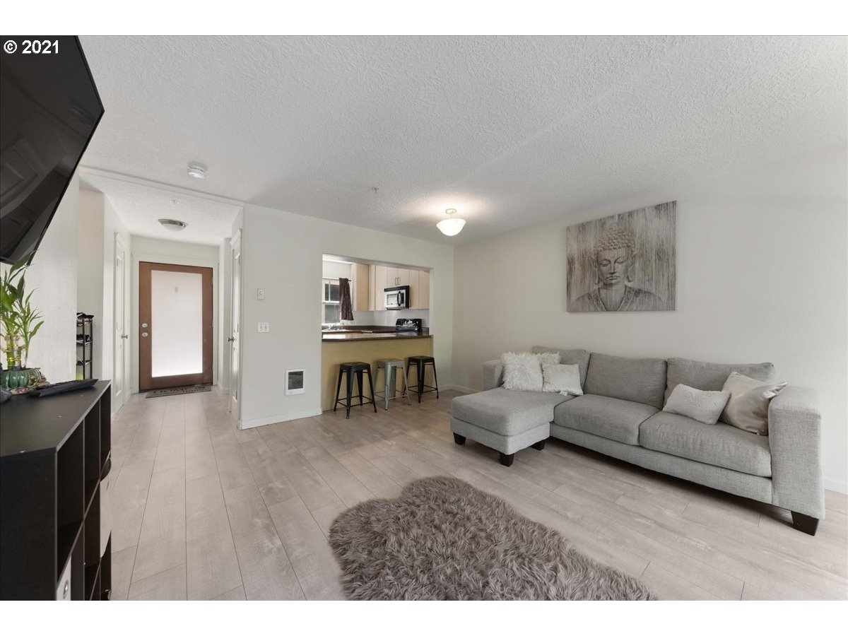Photo #5: 21467758 Listing 